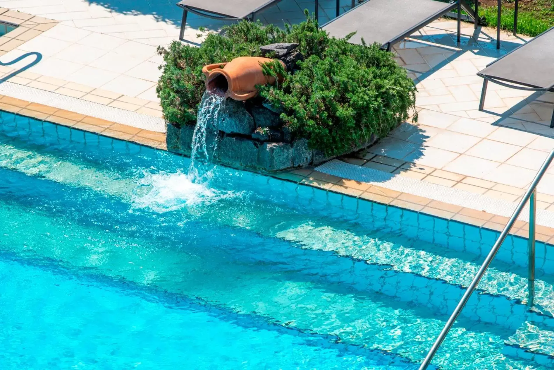 Swimming pool in Hotel Villa Durrueli Resort & Spa