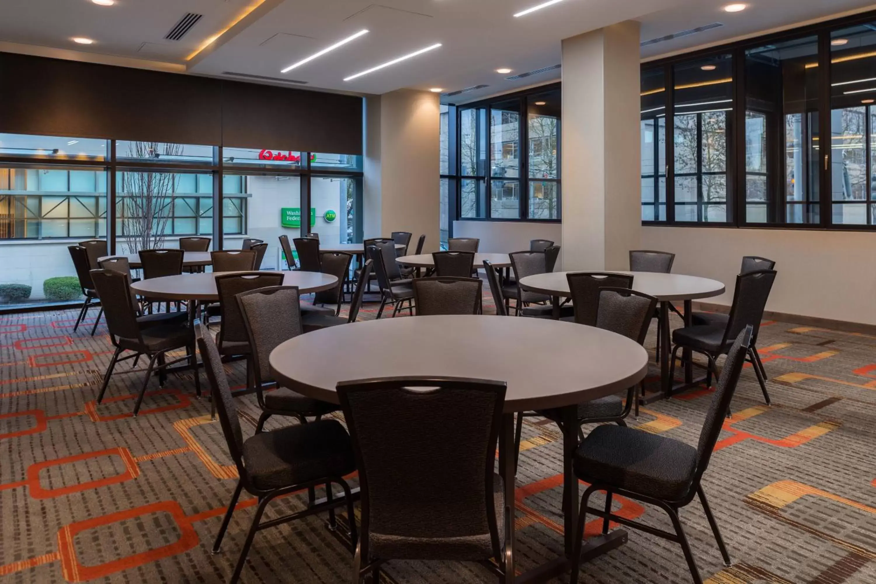 Meeting/conference room, Restaurant/Places to Eat in Residence Inn by Marriott Seattle University District