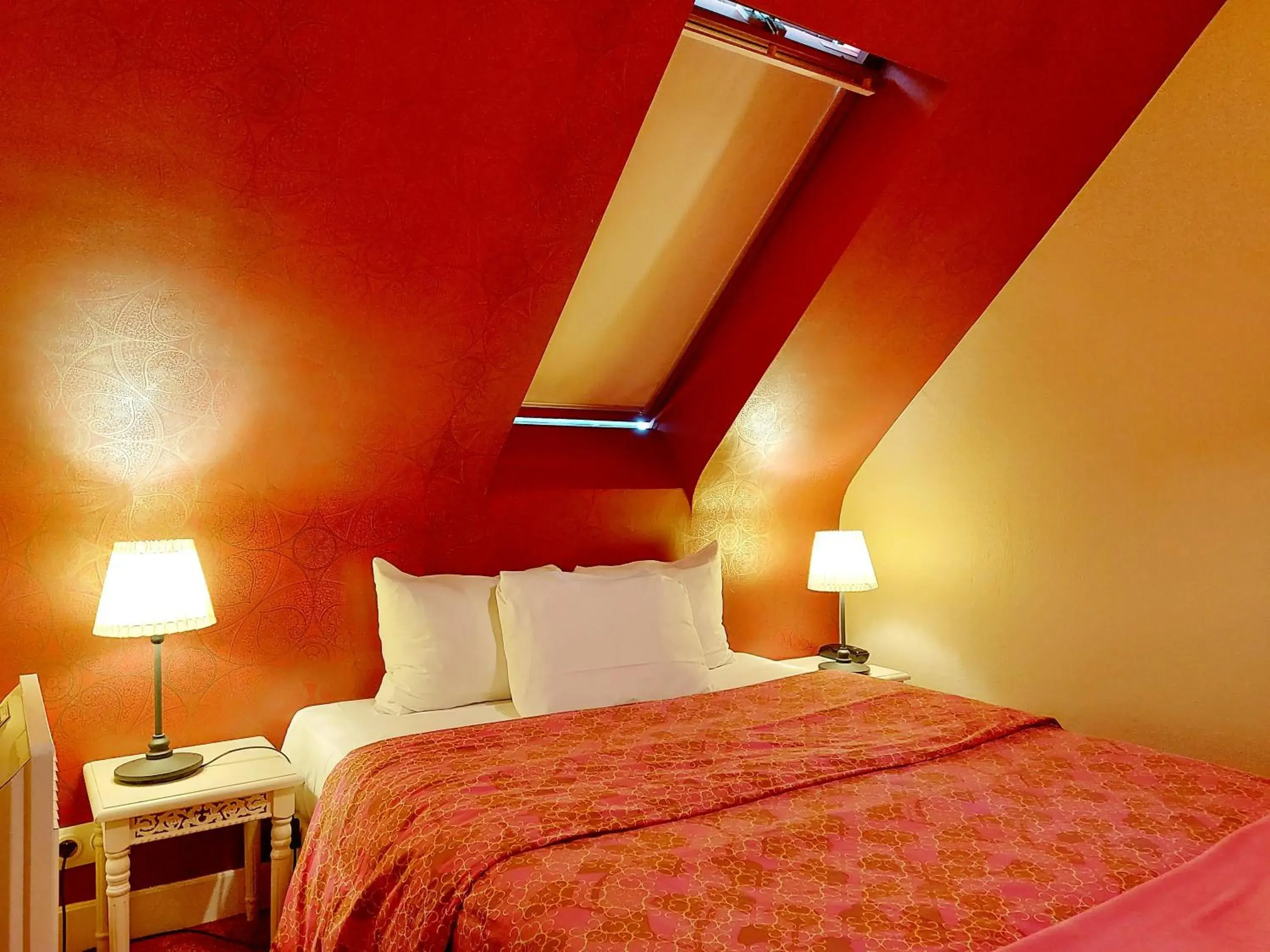 Bedroom in Hotel Mondial