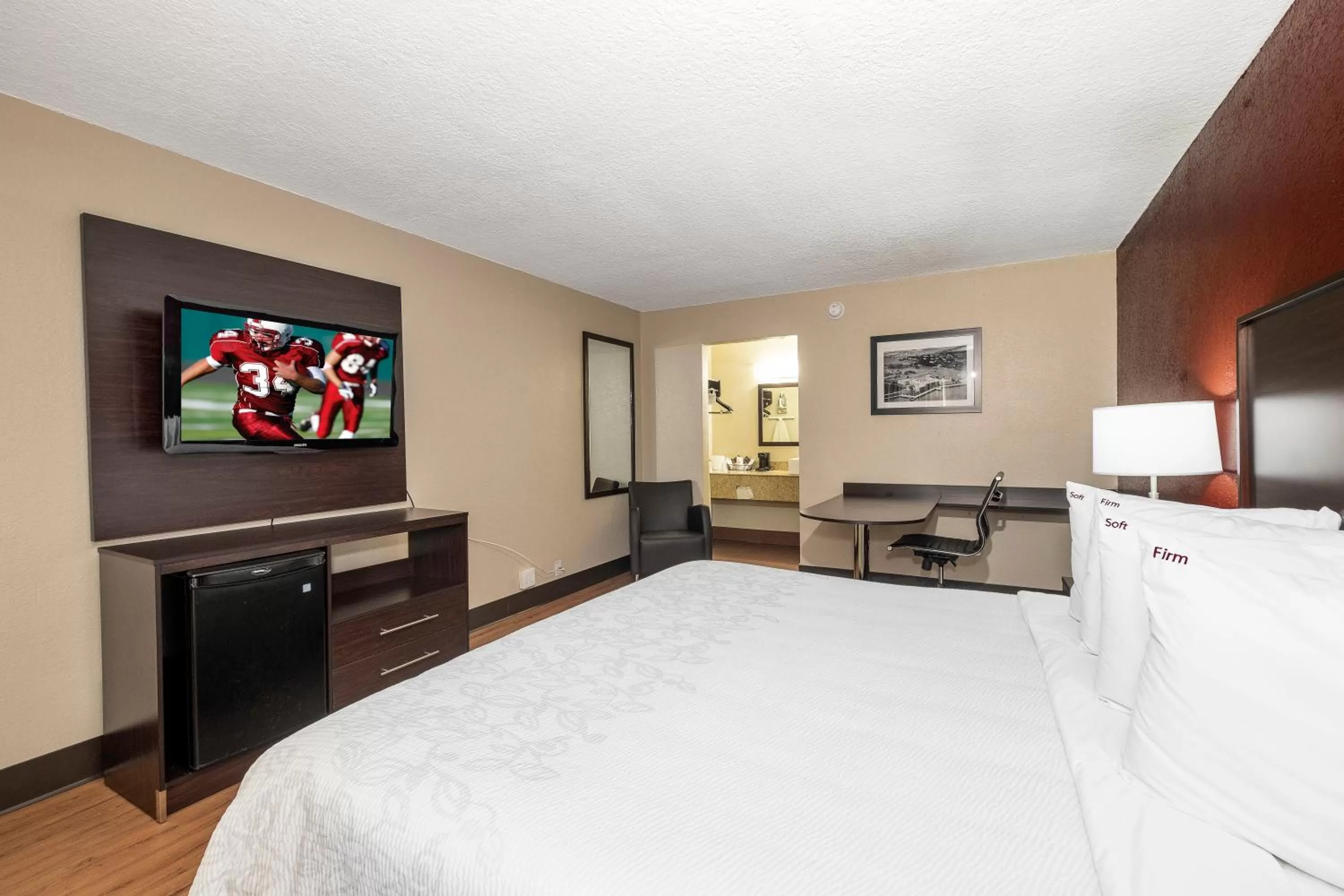 Photo of the whole room, Bed in Red Roof Inn PLUS+ St. Augustine