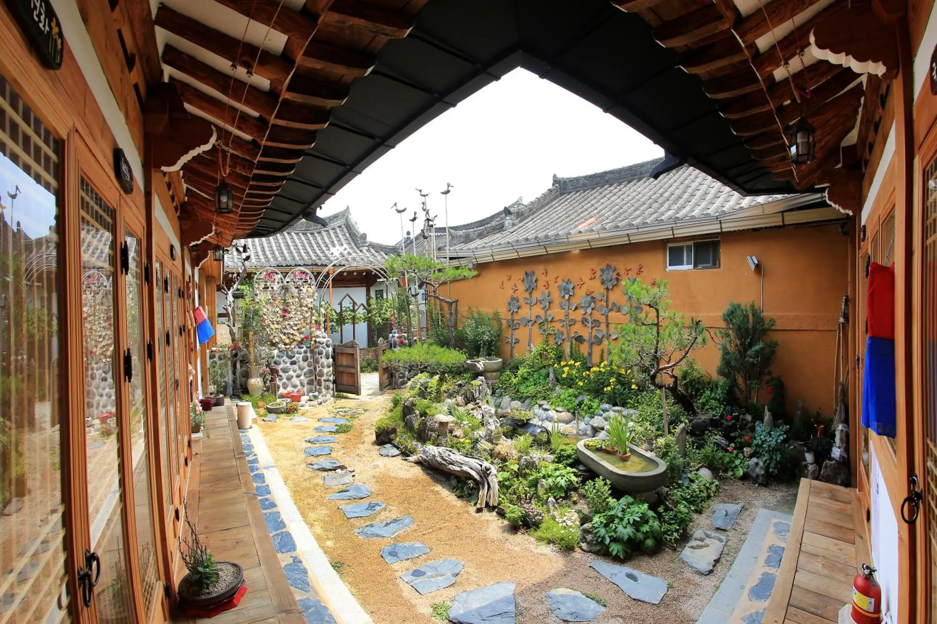 Happiness Full Hanok Guesthouse Jeonju