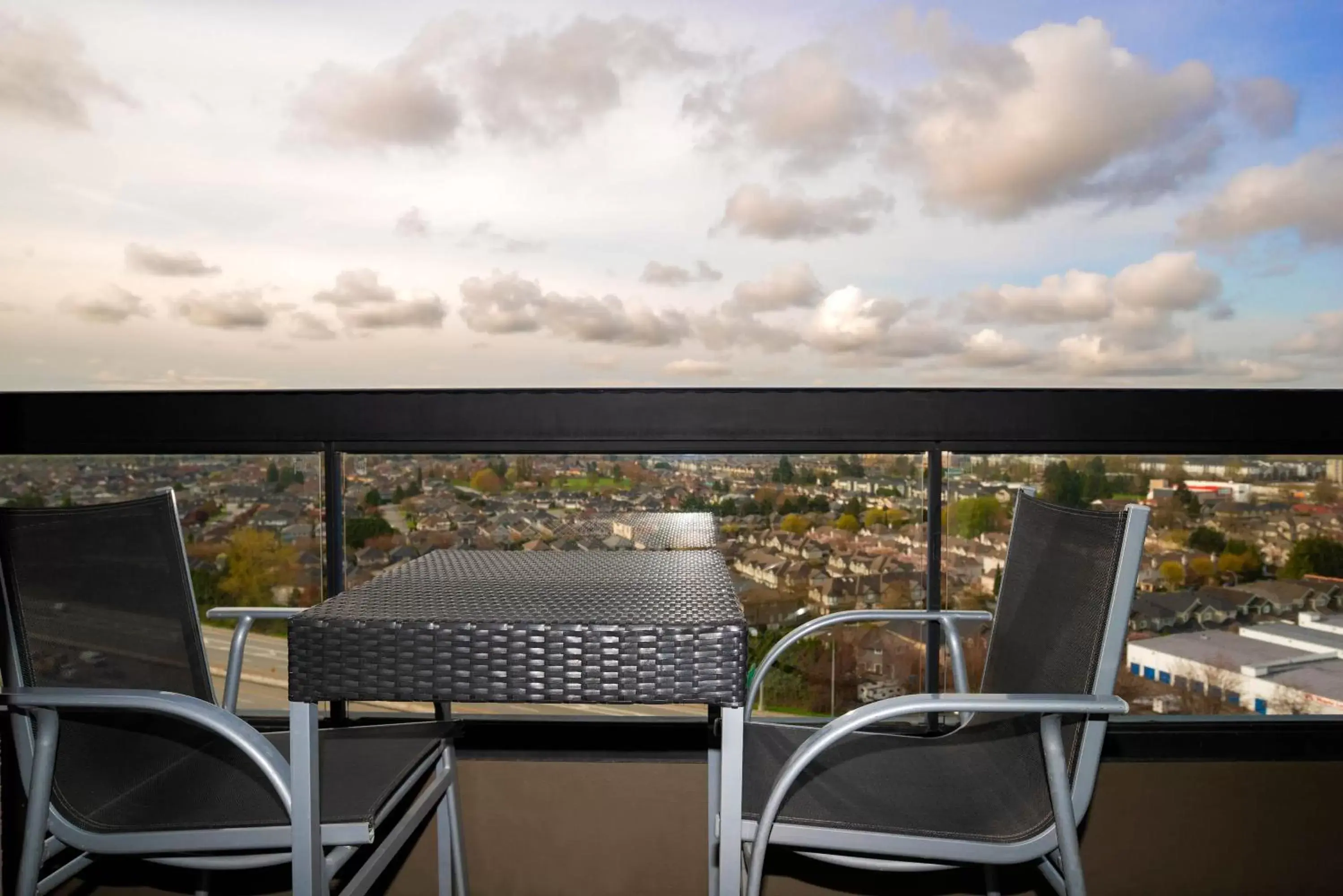 Photo of the whole room, Balcony/Terrace in Sandman Signature Vancouver Airport Hotel & Resort