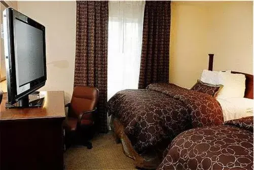 Bed in Staybridge Suites - Philadelphia Valley Forge 422, an IHG Hotel