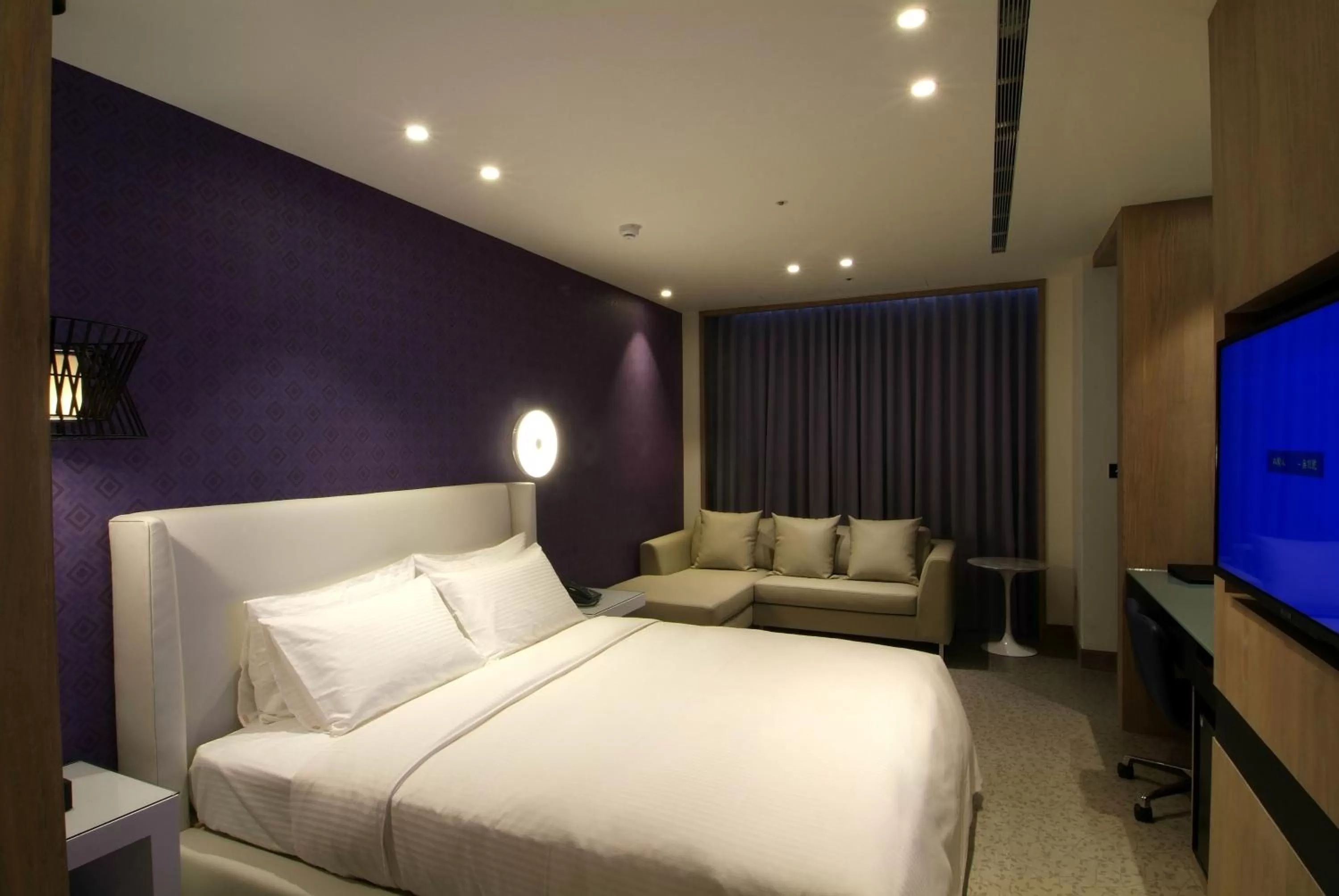 Photo of the whole room, Bed in The Cloud Hotel