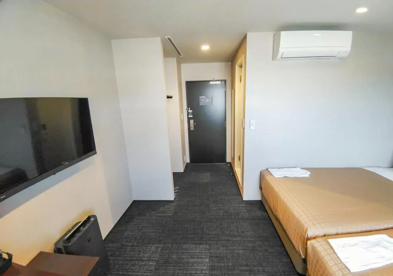 Photo of the whole room, Bed in HOTEL LiVEMAX Kokura Ekimae