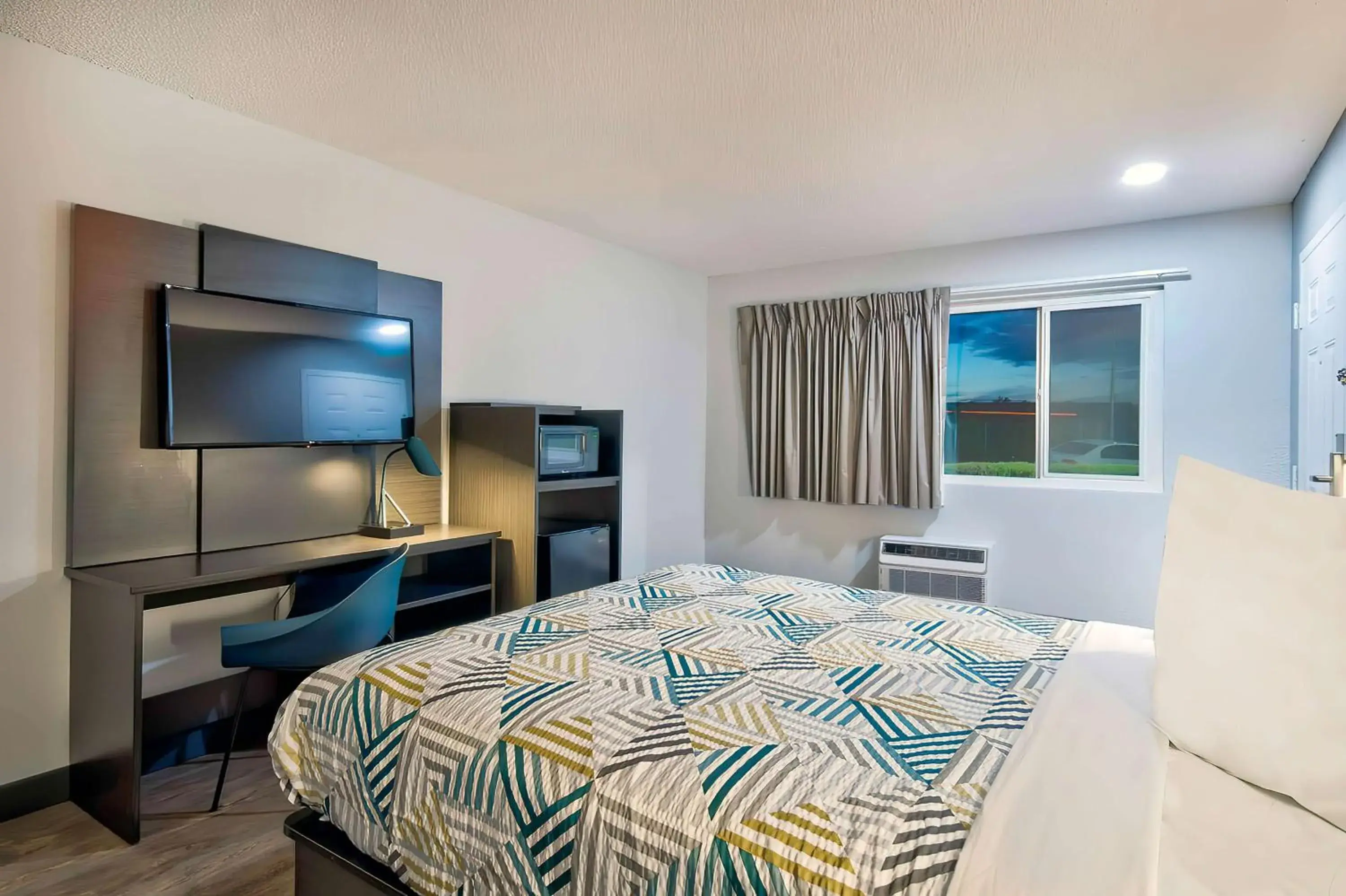 Bedroom in Motel 6-Vallejo, CA - Six Flags West