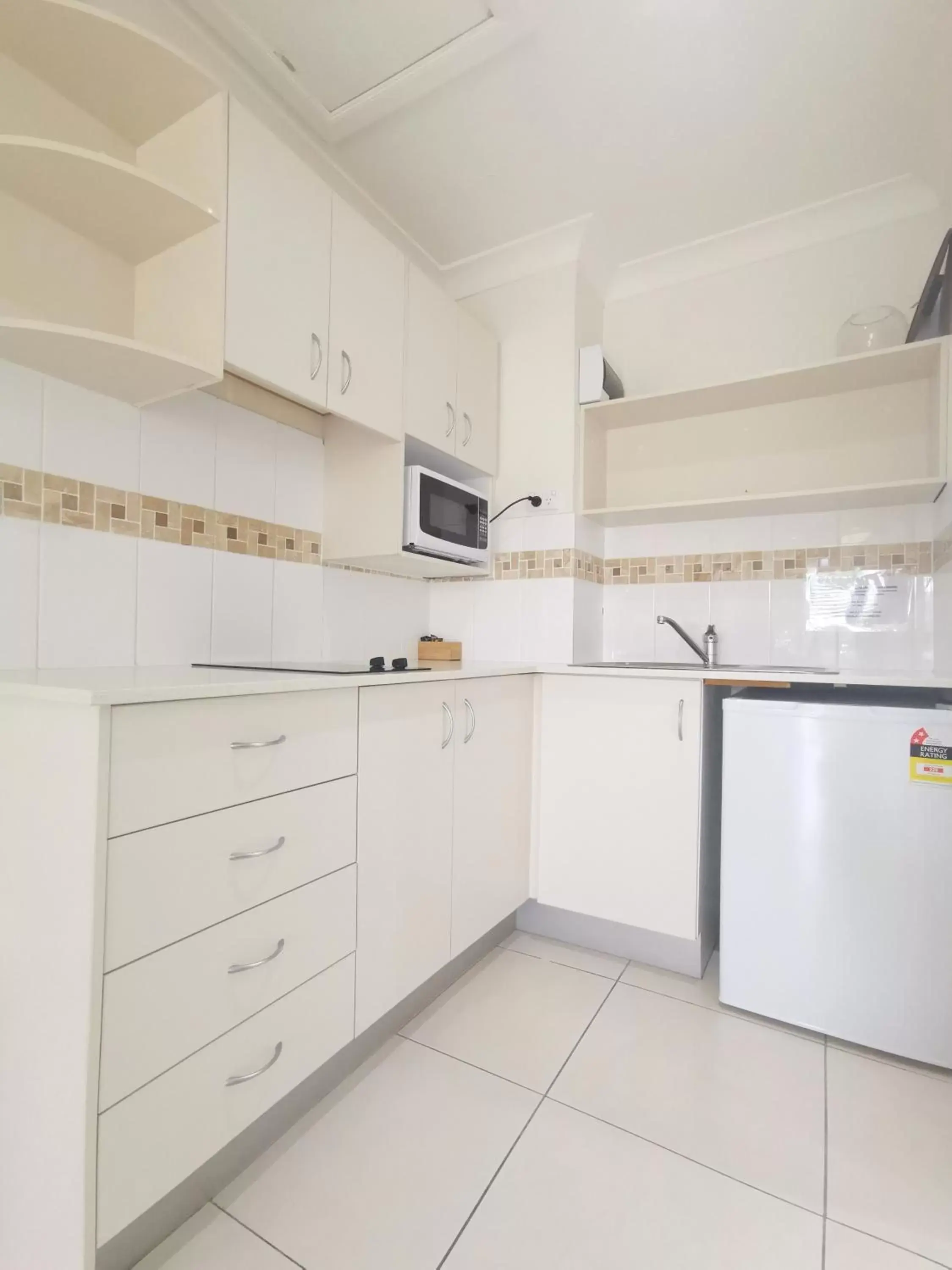 Kitchen/Kitchenette in Bay of Palms