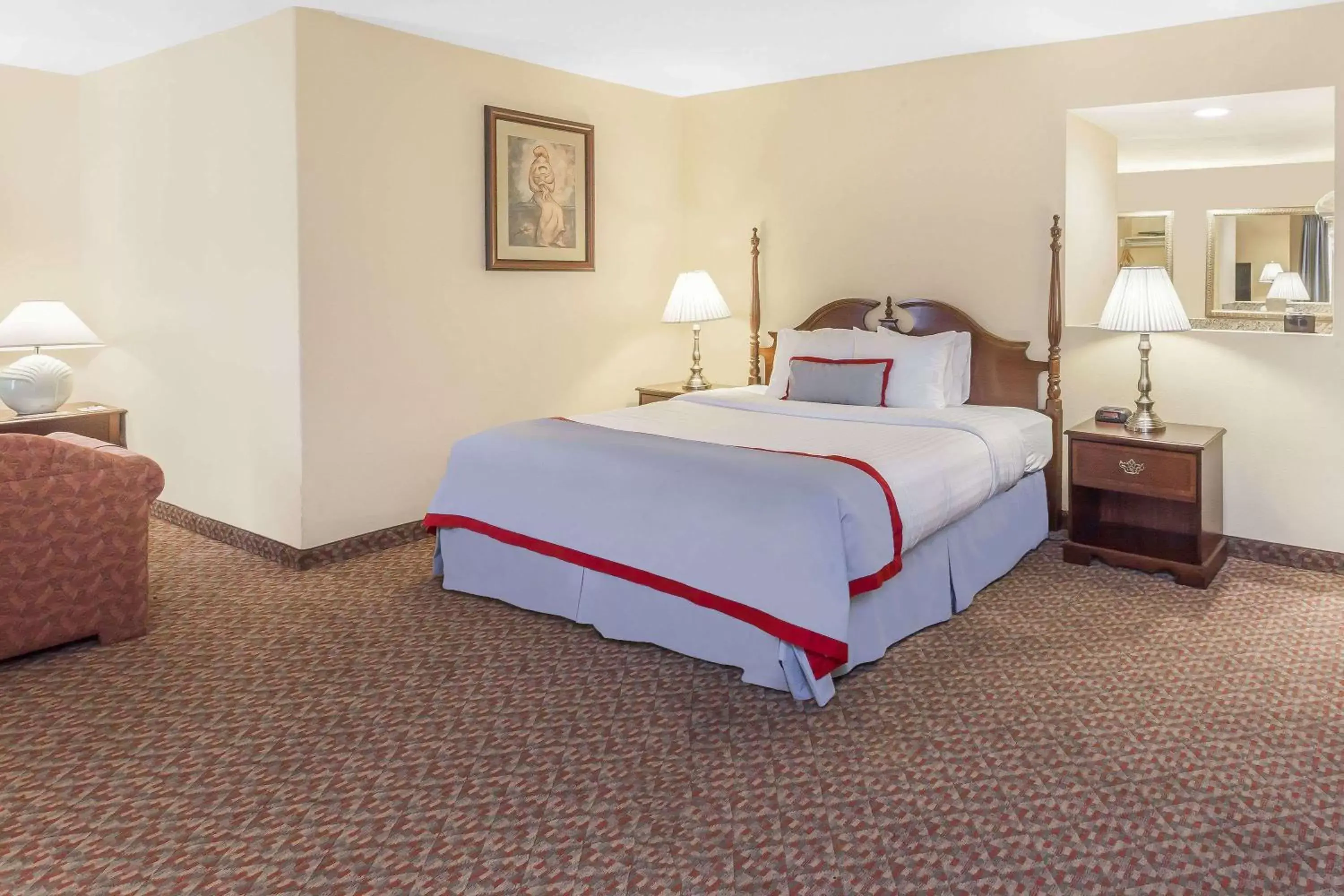 Photo of the whole room, Bed in Ramada Plaza by Wyndham Garden Grove/Anaheim South
