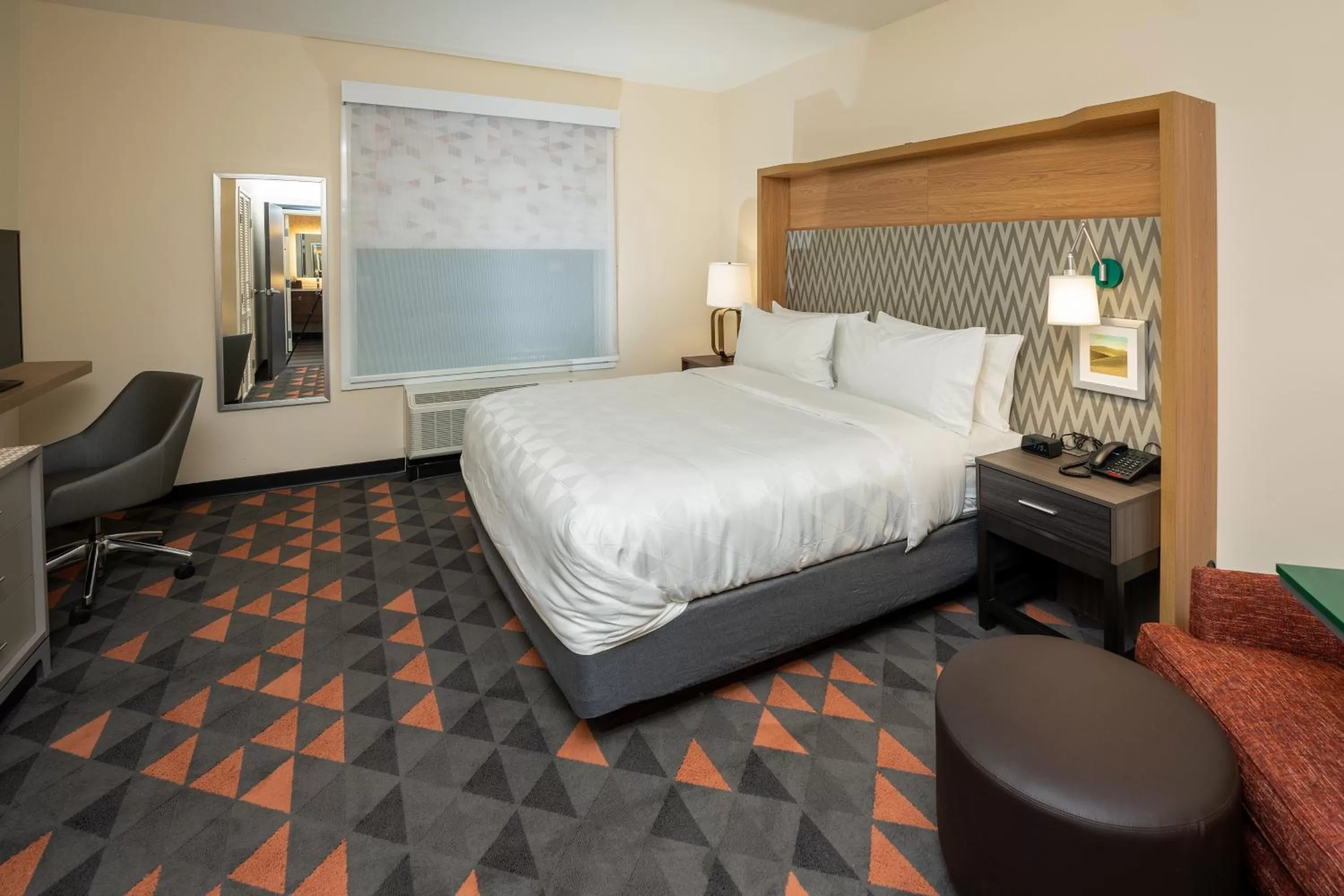 Photo of the whole room, Bed in Holiday Inn - NW Houston Beltway 8 by IHG