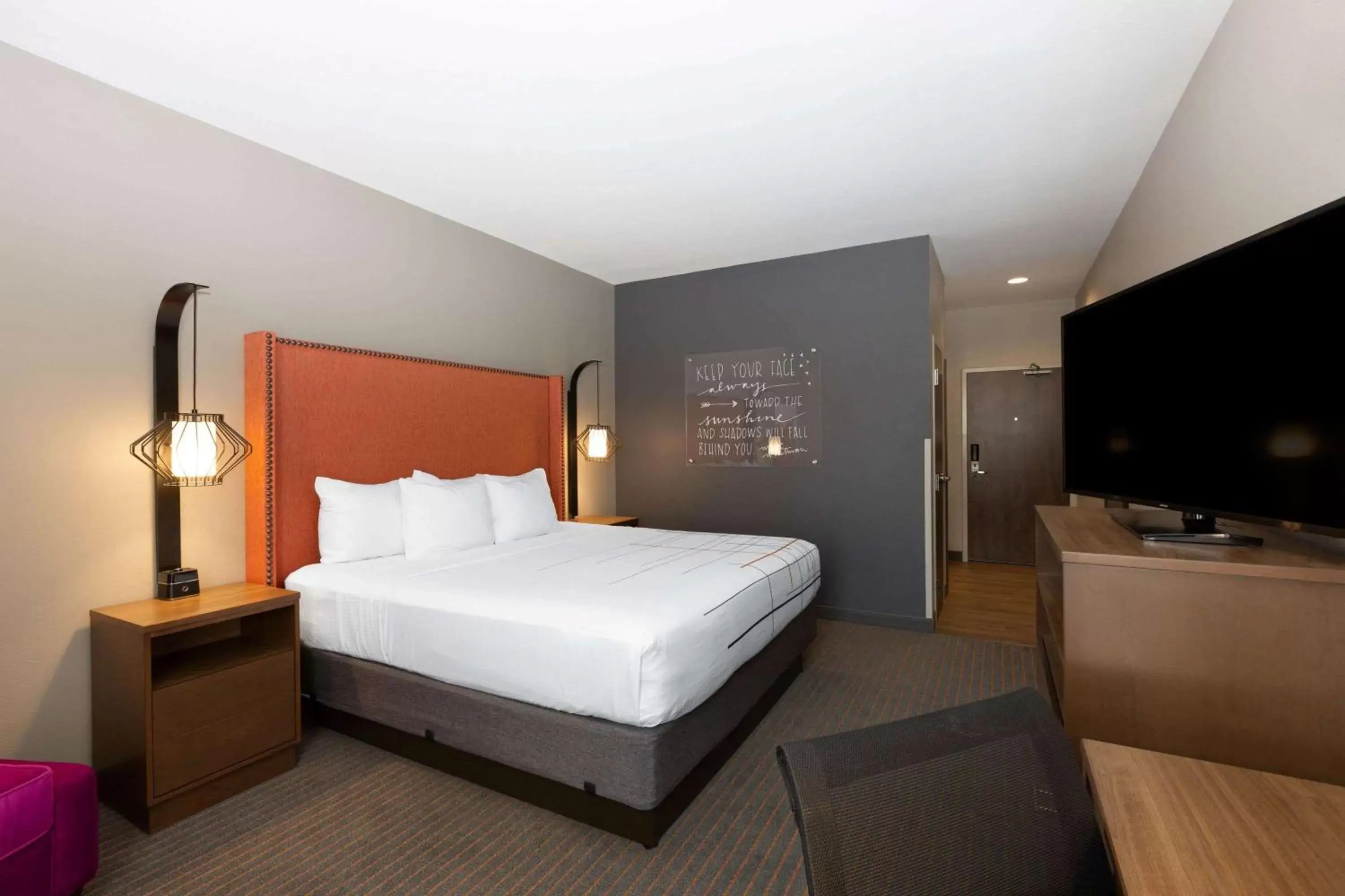 Photo of the whole room, Bed in La Quinta by Wyndham Altoona Des Moines Photo of the whole room, Bed in La Quinta by Wyndham Altoona Des Moines