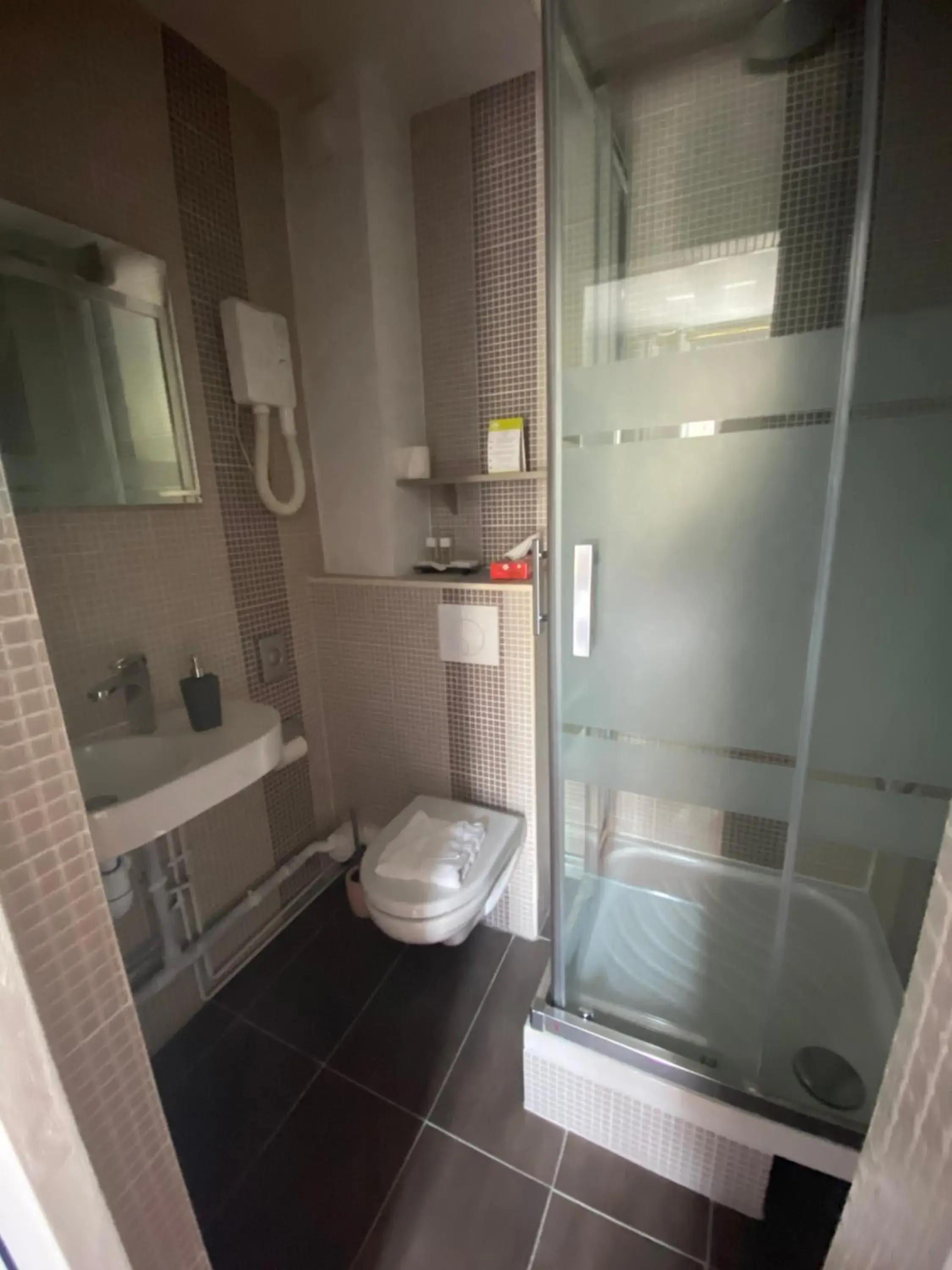 Bathroom in Hotel Du Parc Montsouris
