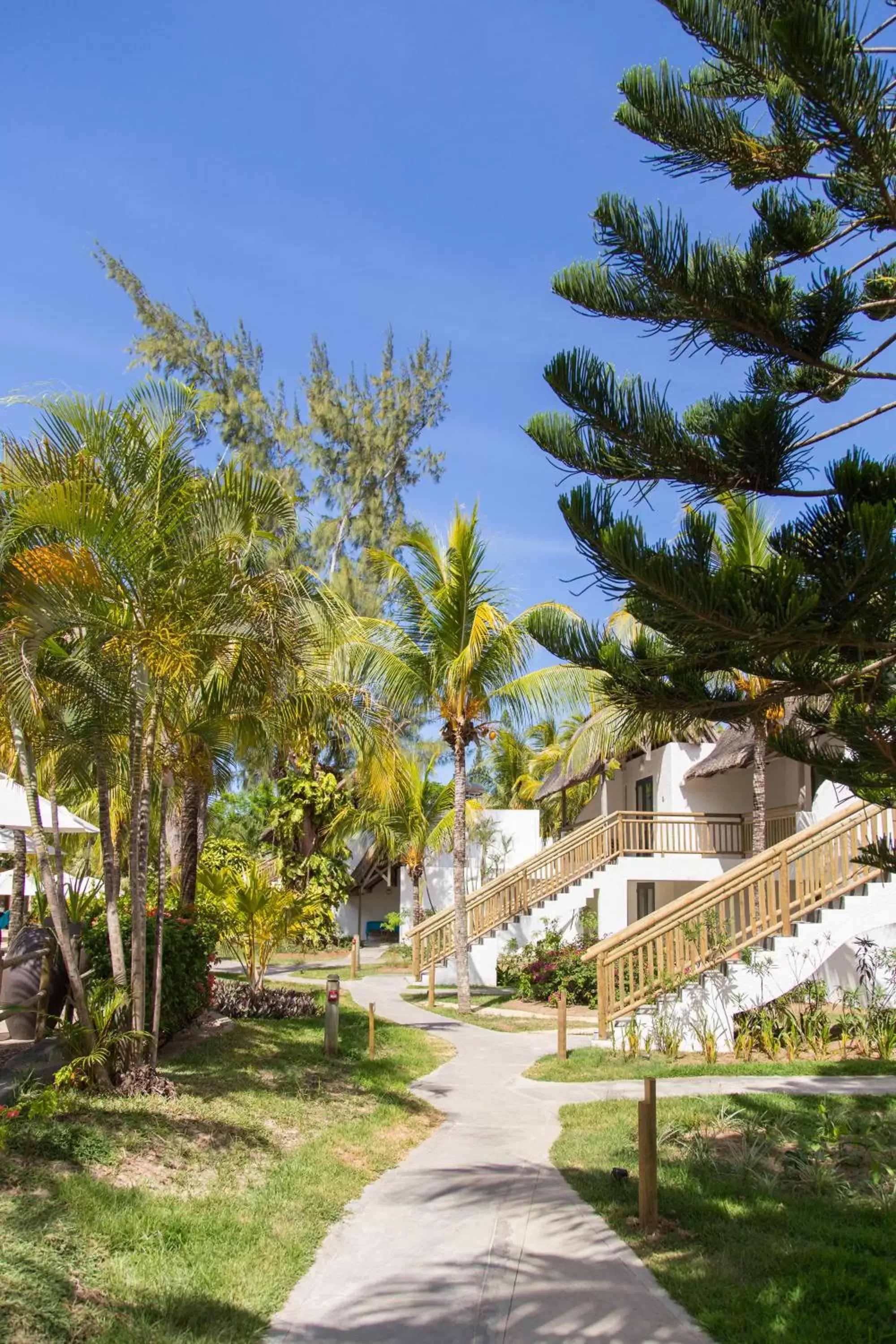 Property building in Coin de Mire Attitude Property building in Coin de Mire Attitude