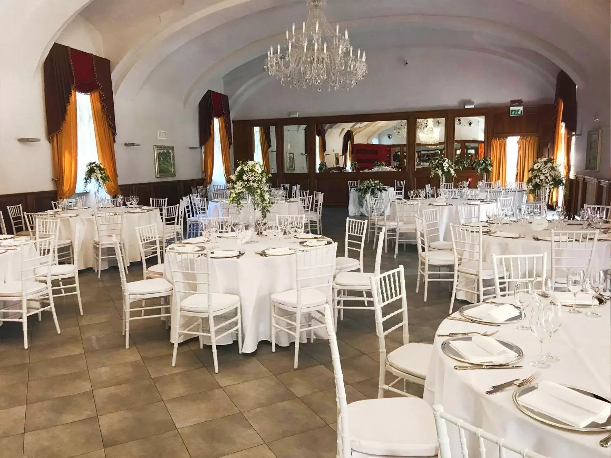 Restaurant/Places to Eat in Montaldo Castle & Resort