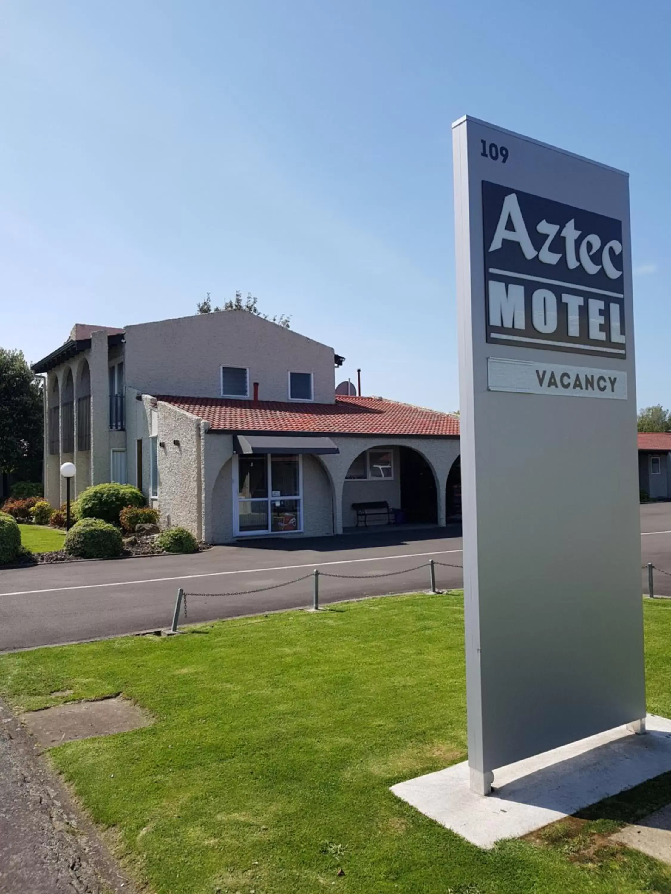 Facade/entrance, Property Building in Aztec Motel