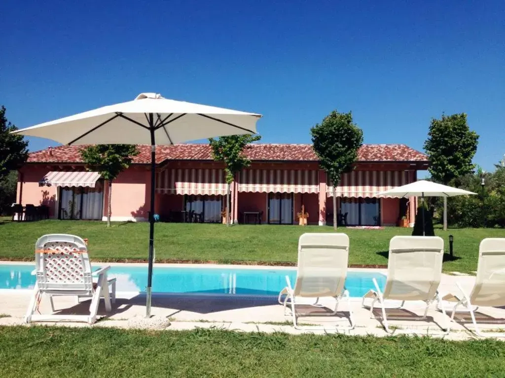 Property building, Swimming Pool in AGRITURISMO MELOGRANO D'ORO