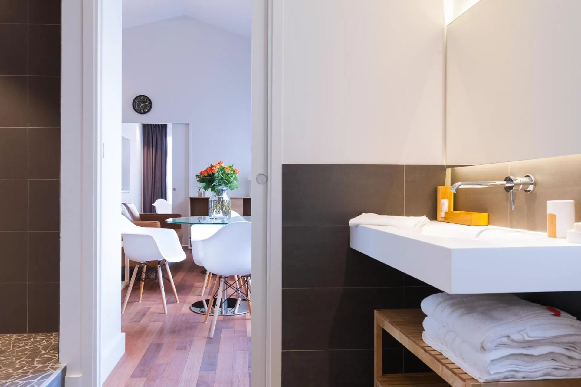 Bathroom in LOFT luxe hyper centre: terrasse/piscine/ salle de sport