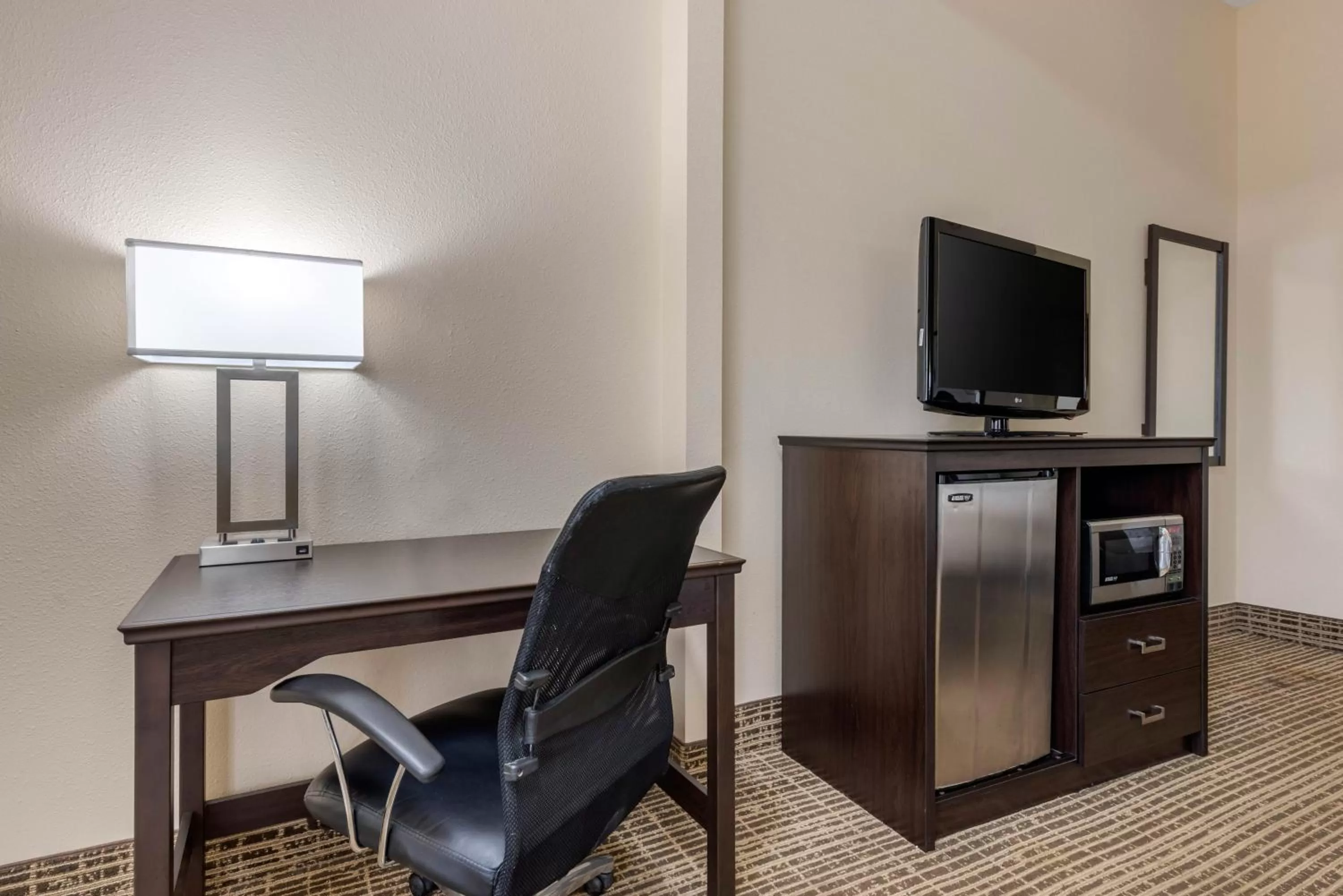 TV/Entertainment Center in Quality Inn Louisville