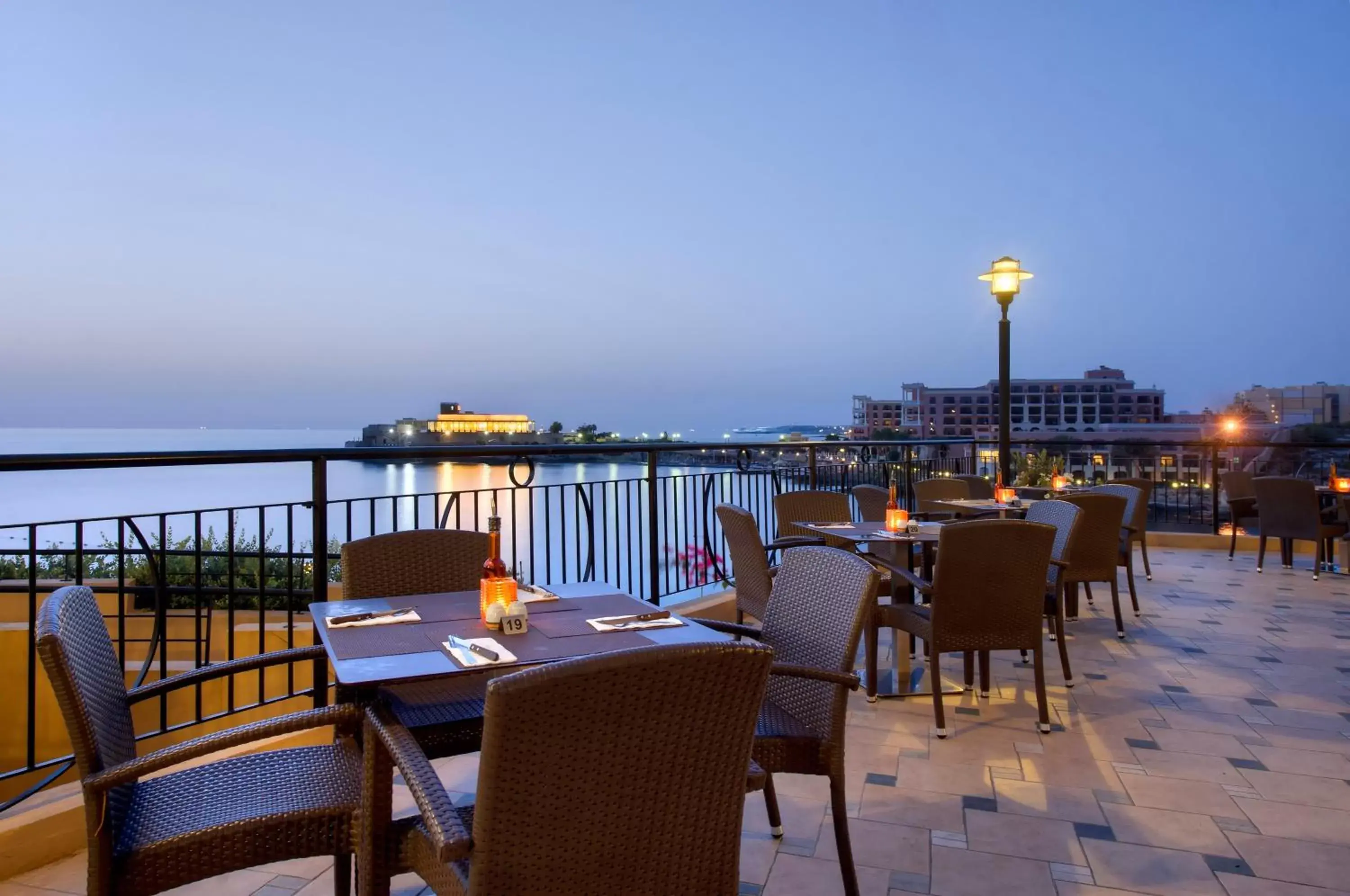 Restaurant/Places to Eat in Marina Hotel Corinthia Beach Resort Malta