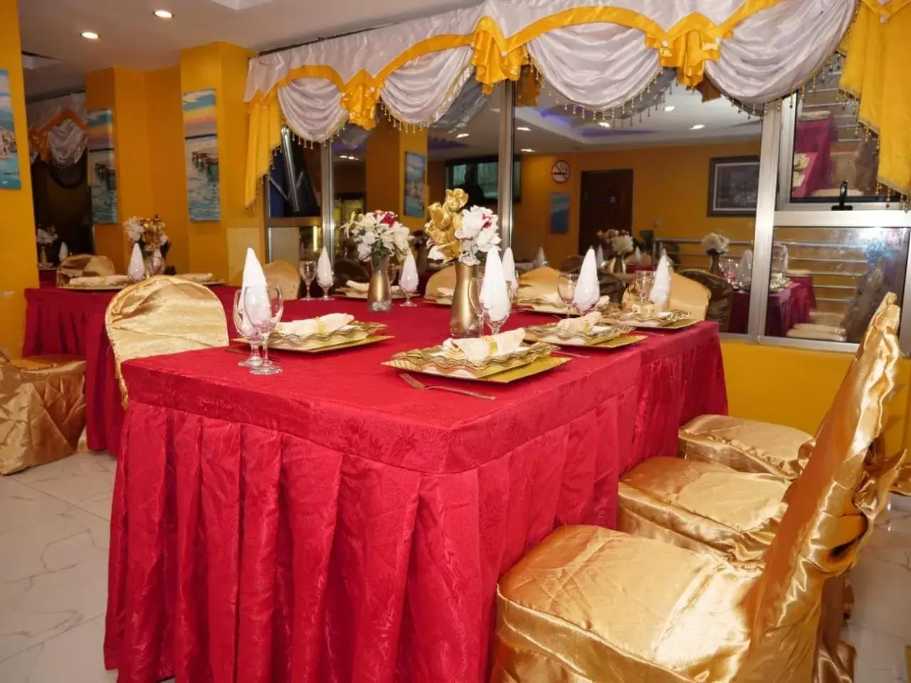 Restaurant/places to eat in Marriot Metropolitan Hotel Restaurant/places to eat in Marriot Metropolitan Hotel