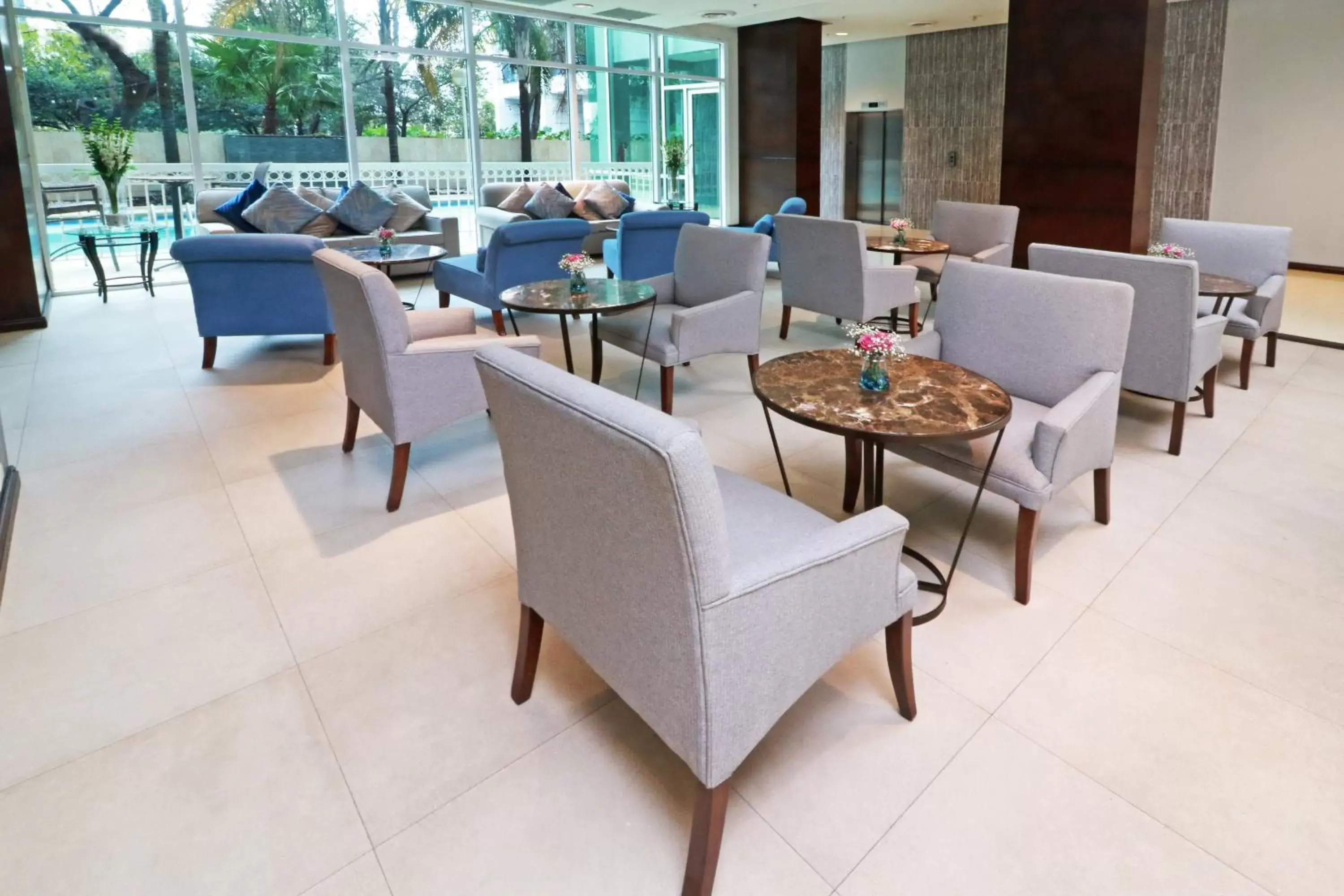 Lobby or reception in Courtyard Monterrey San Jeronimo