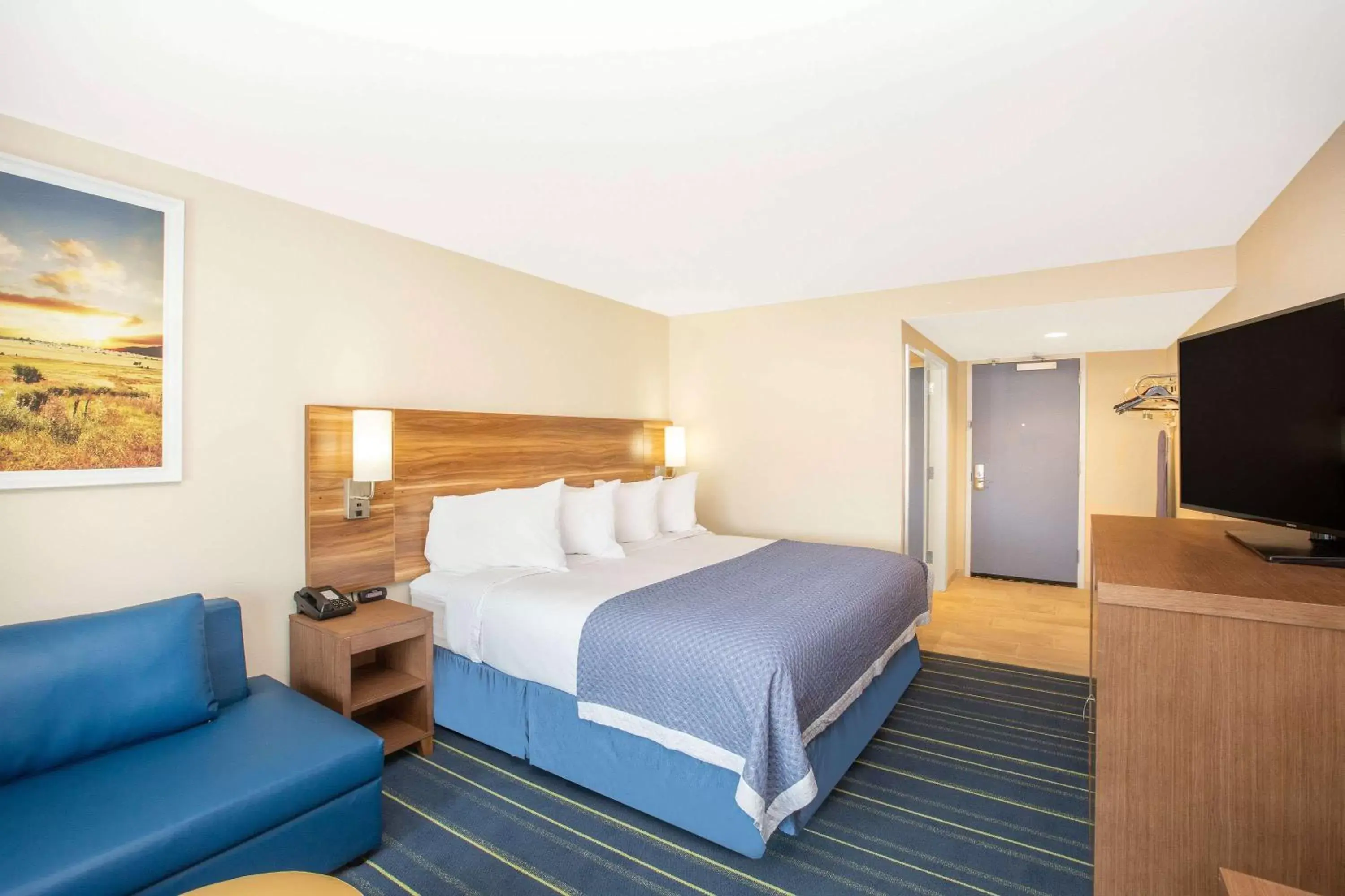 Photo of the whole room, Bed in Days Inn & Suites by Wyndham Kearney