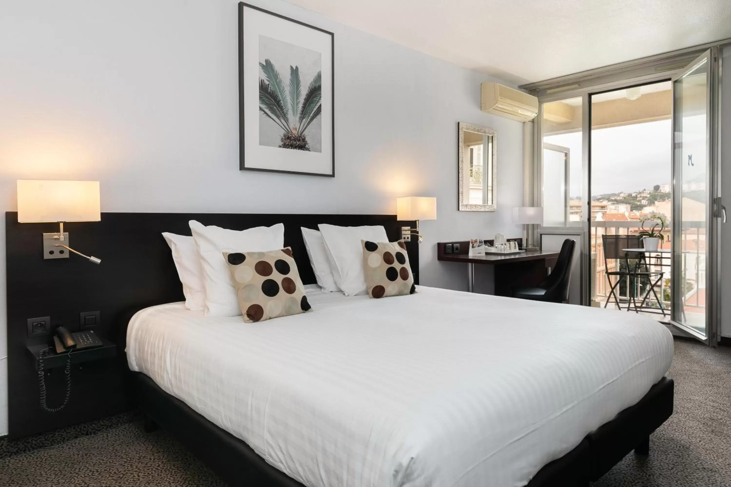 Bedroom, Bed in Best Western Hotel Mediterranee Menton