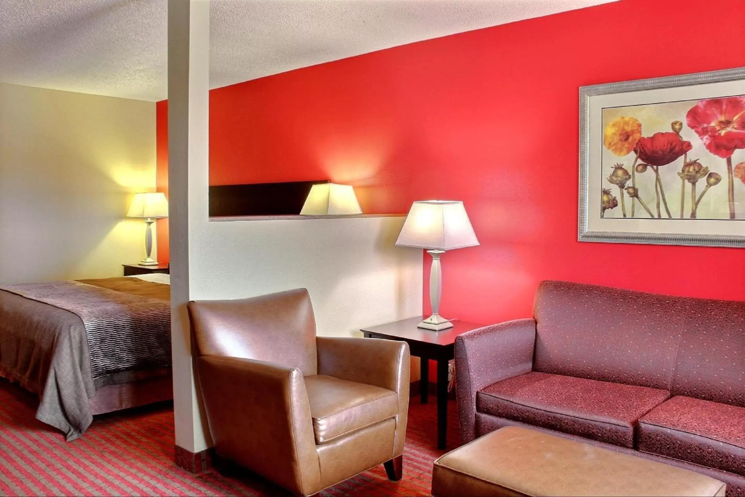 Bed, Seating Area in Comfort Inn & Suites at I-74 and 155