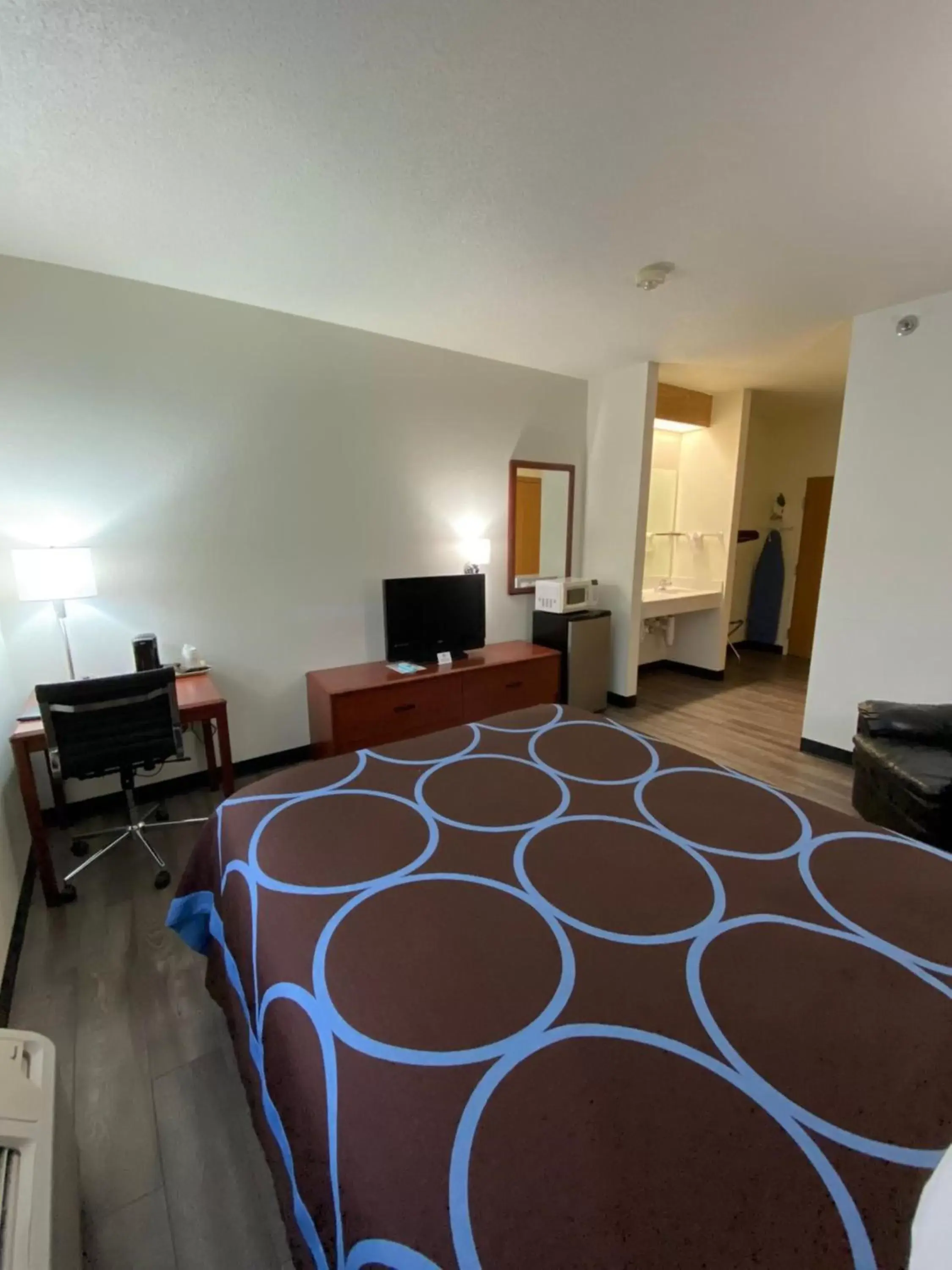 Photo of the whole room, Bed in Super 8 by Wyndham Ida Grove Photo of the whole room, Bed in Super 8 by Wyndham Ida Grove