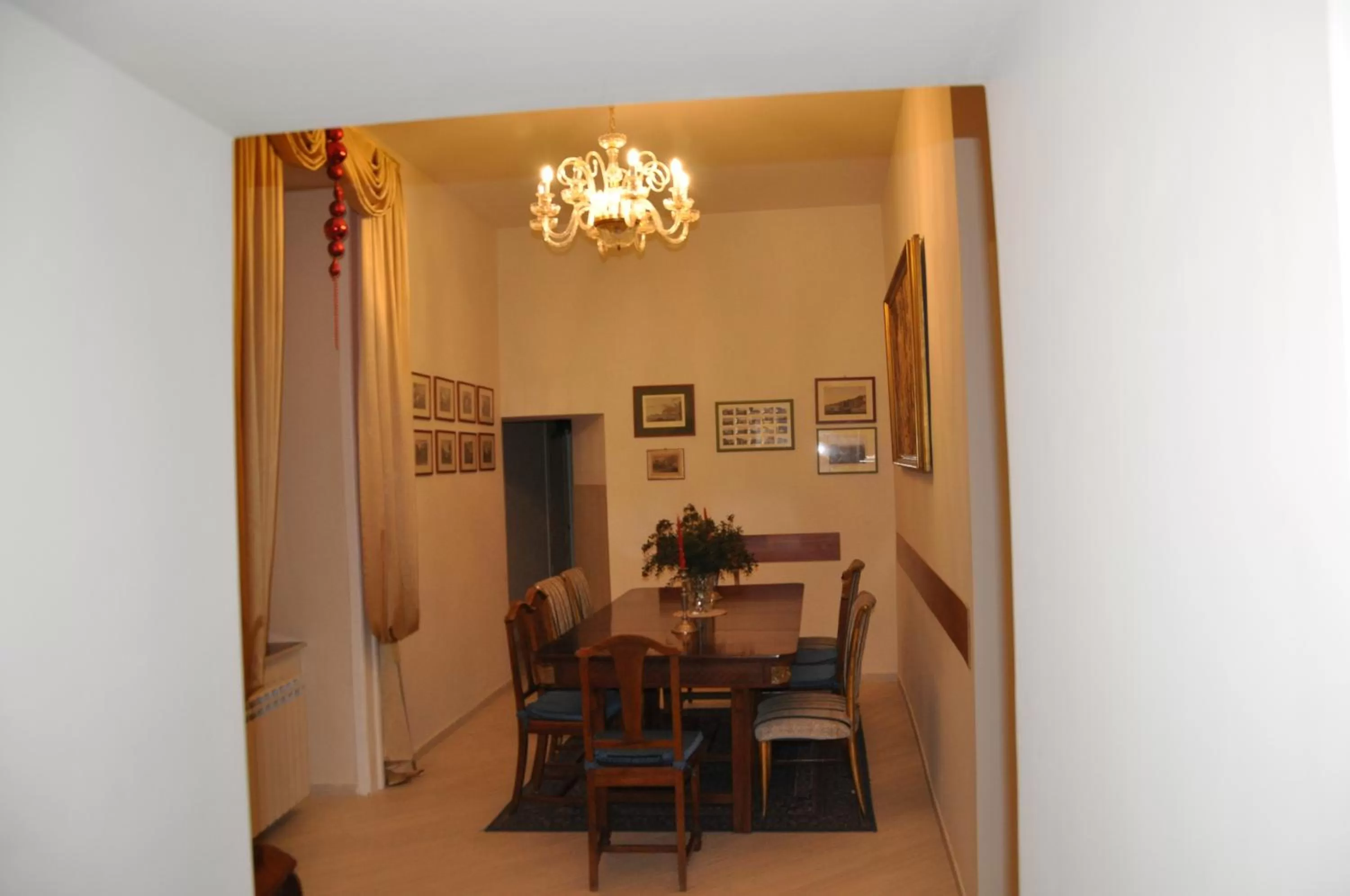 Seating area in Domus Borbonica