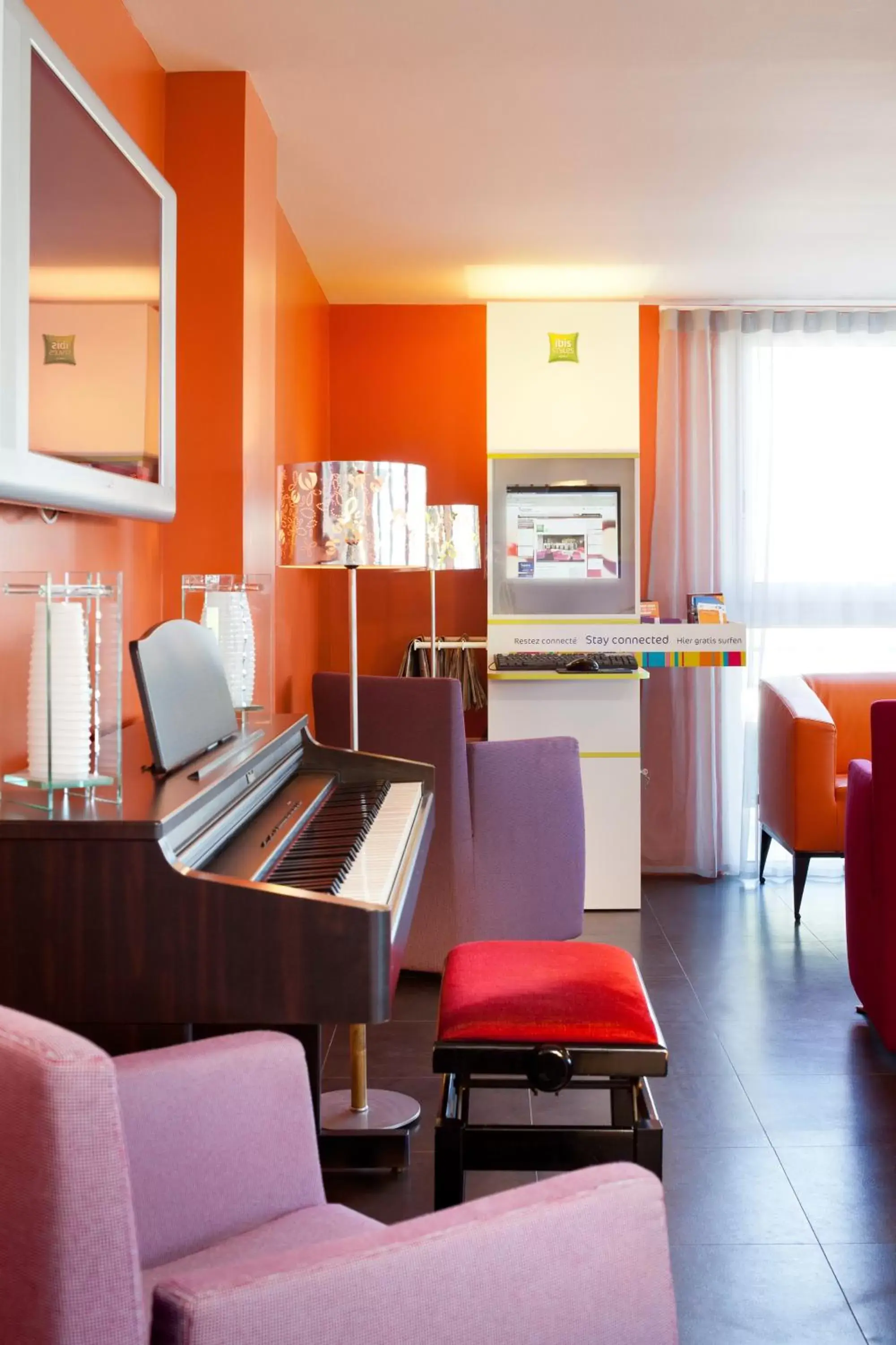 Lounge or bar in ibis Styles Ouistreham Lounge or bar in ibis Styles Ouistreham