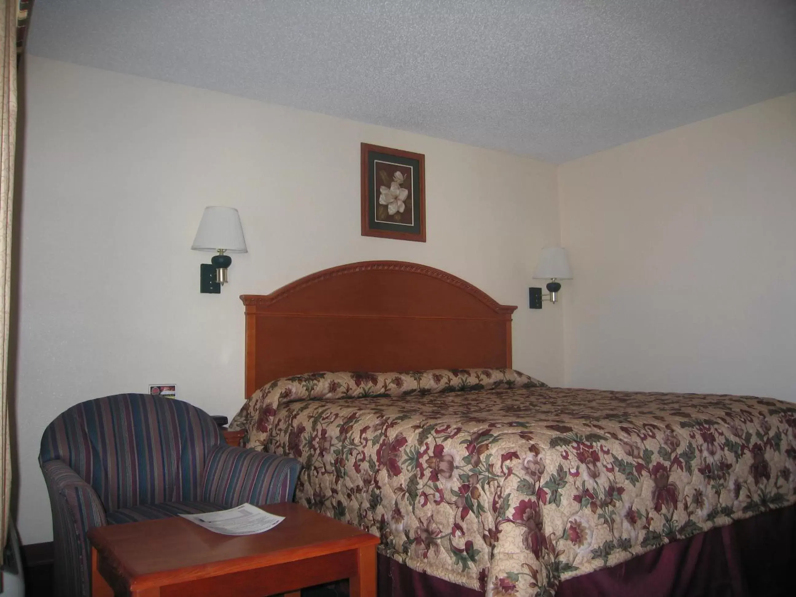 Bed in Americas Best Value Inn Lubbock East