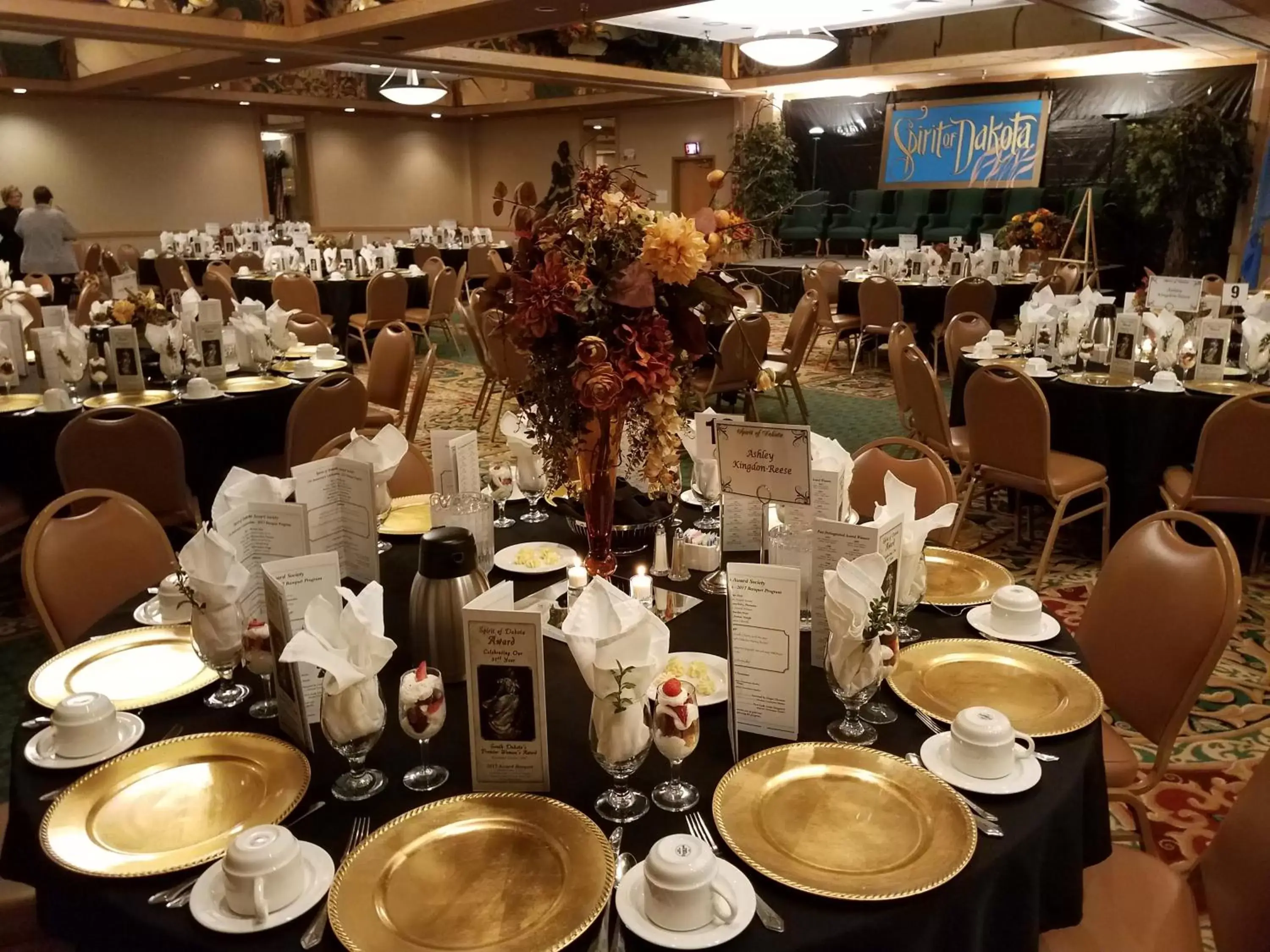 Banquet/Function facilities, Restaurant/Places to Eat in Crossroads Hotel and Huron Event Center