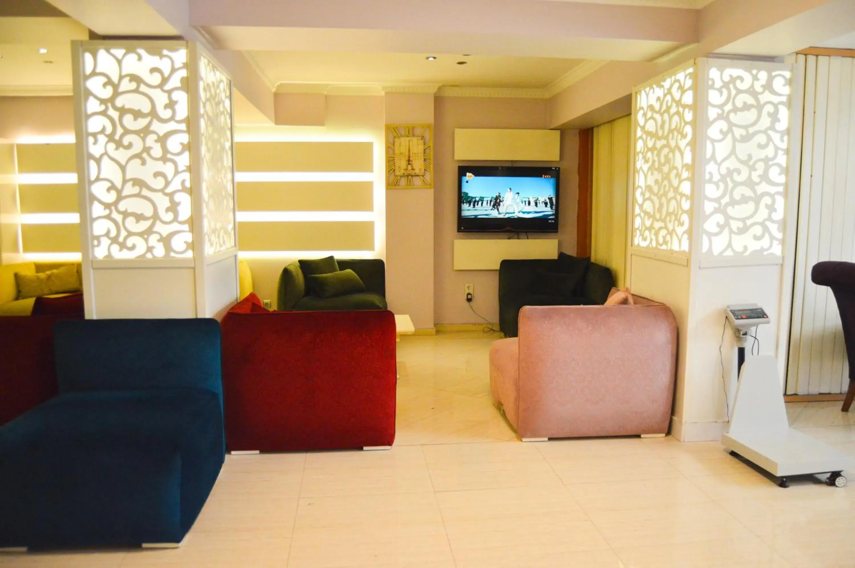 Lounge or bar, Seating Area in Comfort Life Hotel