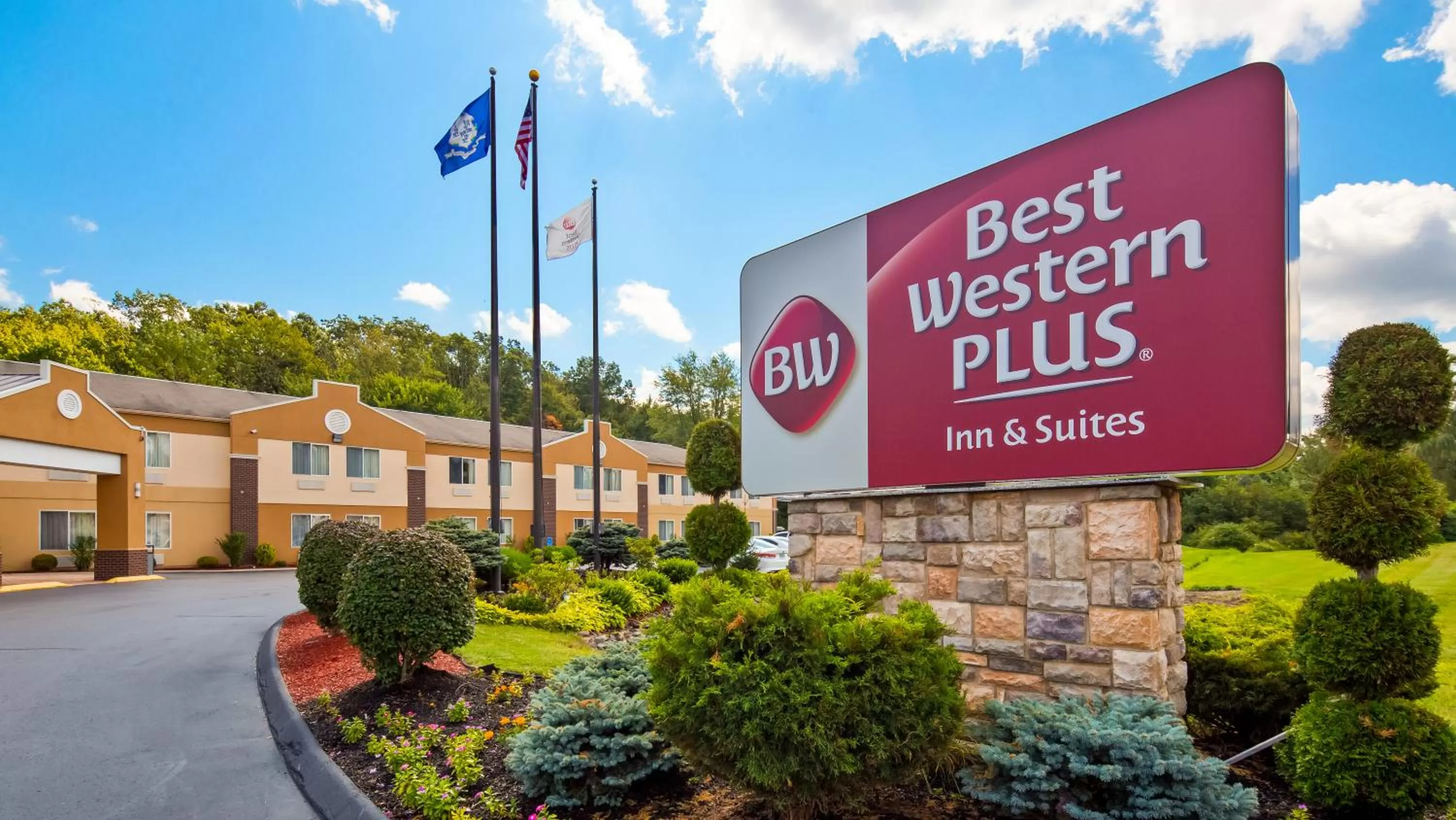 Property building in Best Western Plus New England Inn & Suites
