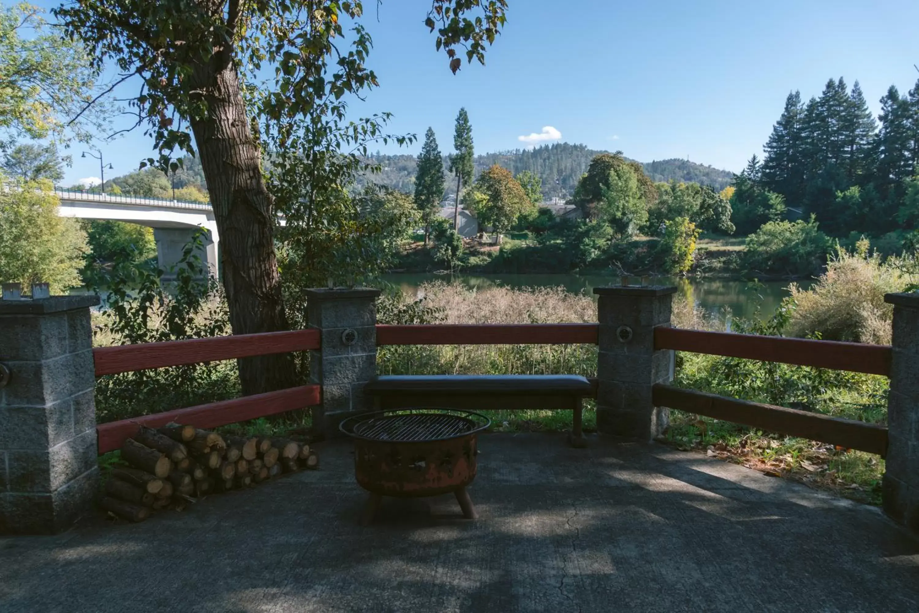 Garden in Riverfront Inn Roseburg