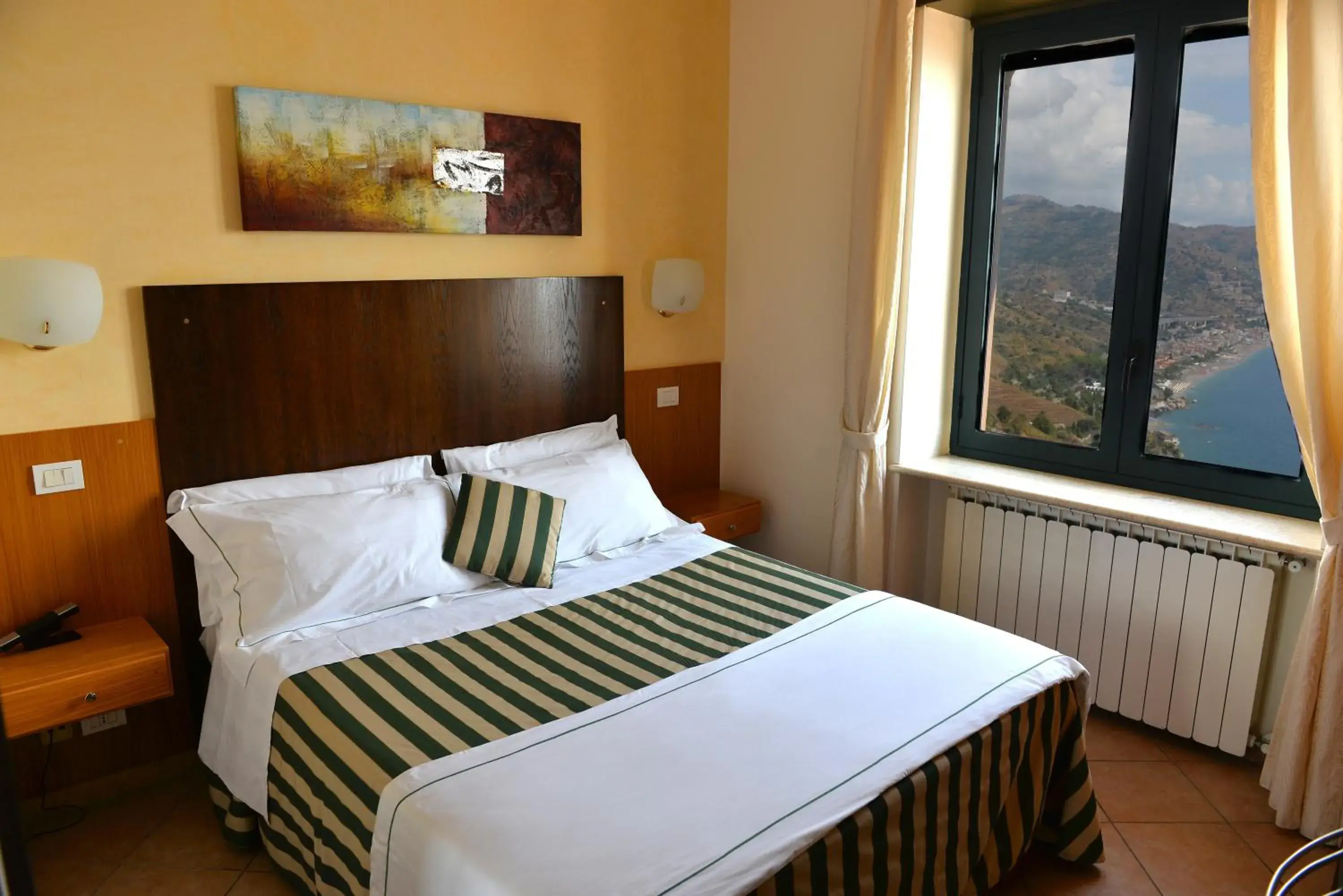 Photo of the whole room, Bed in La Pensione Svizzera