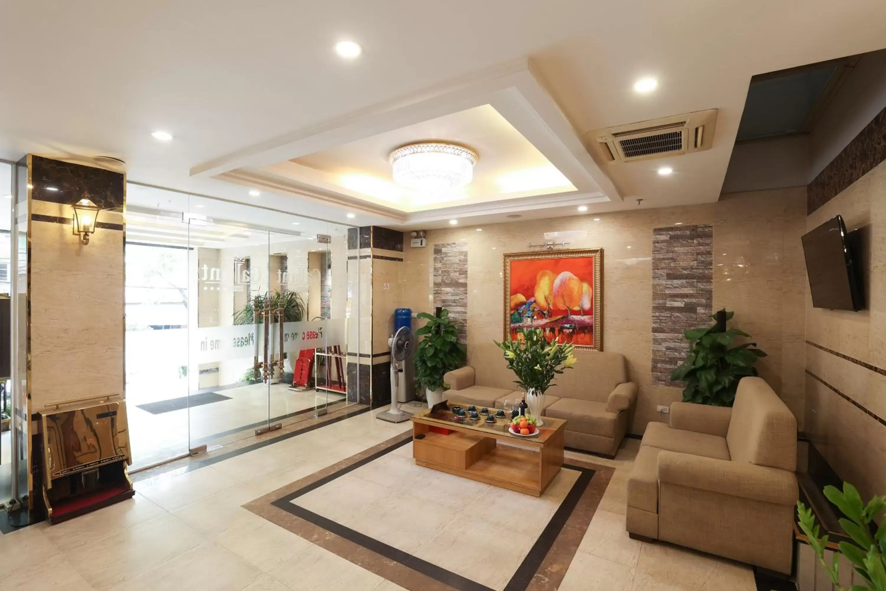 Communal lounge/ TV room, Lobby/Reception in Gallant Hotel