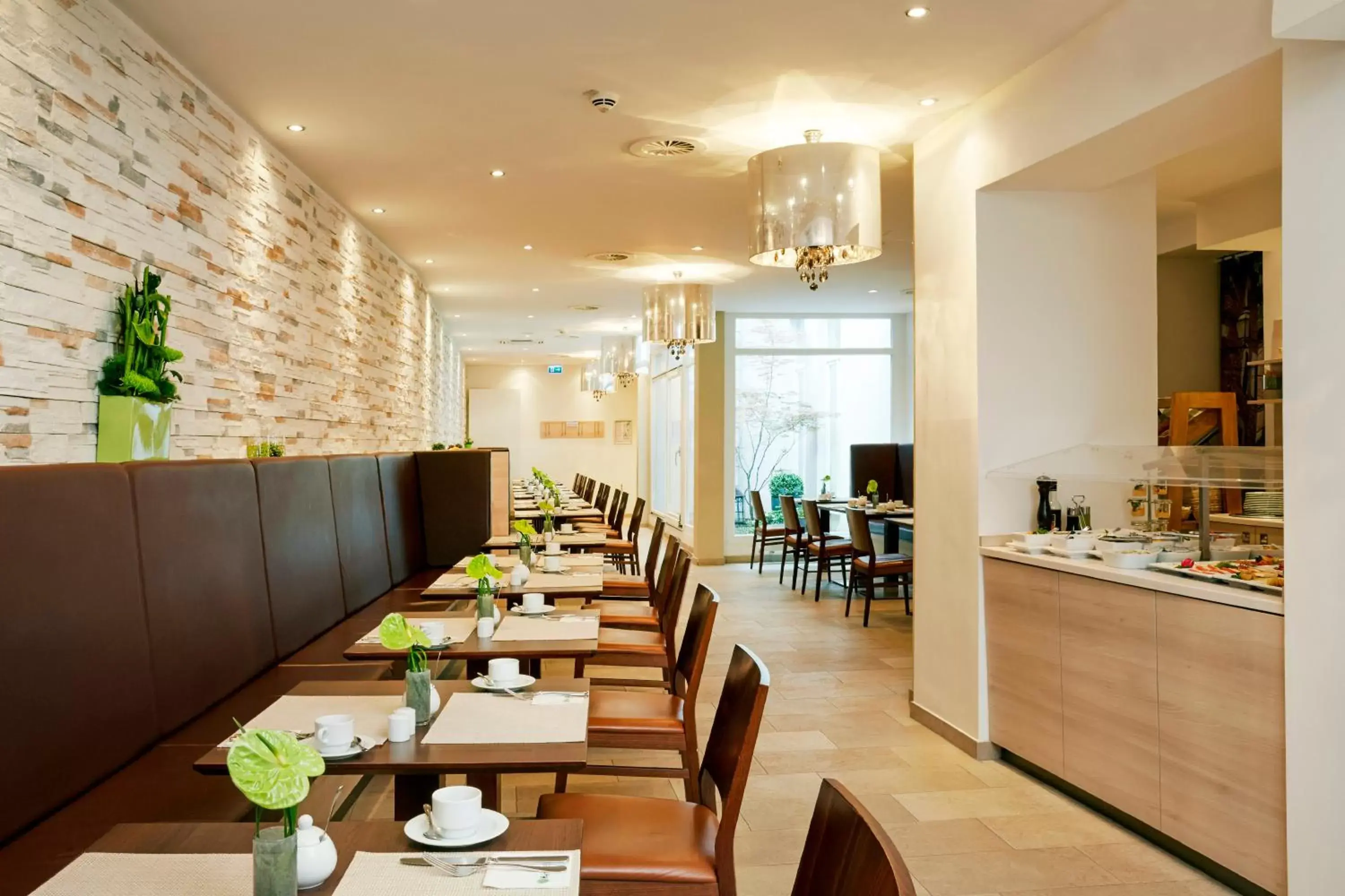 Restaurant/places to eat in H+ Hotel München Restaurant/places to eat in H+ Hotel München