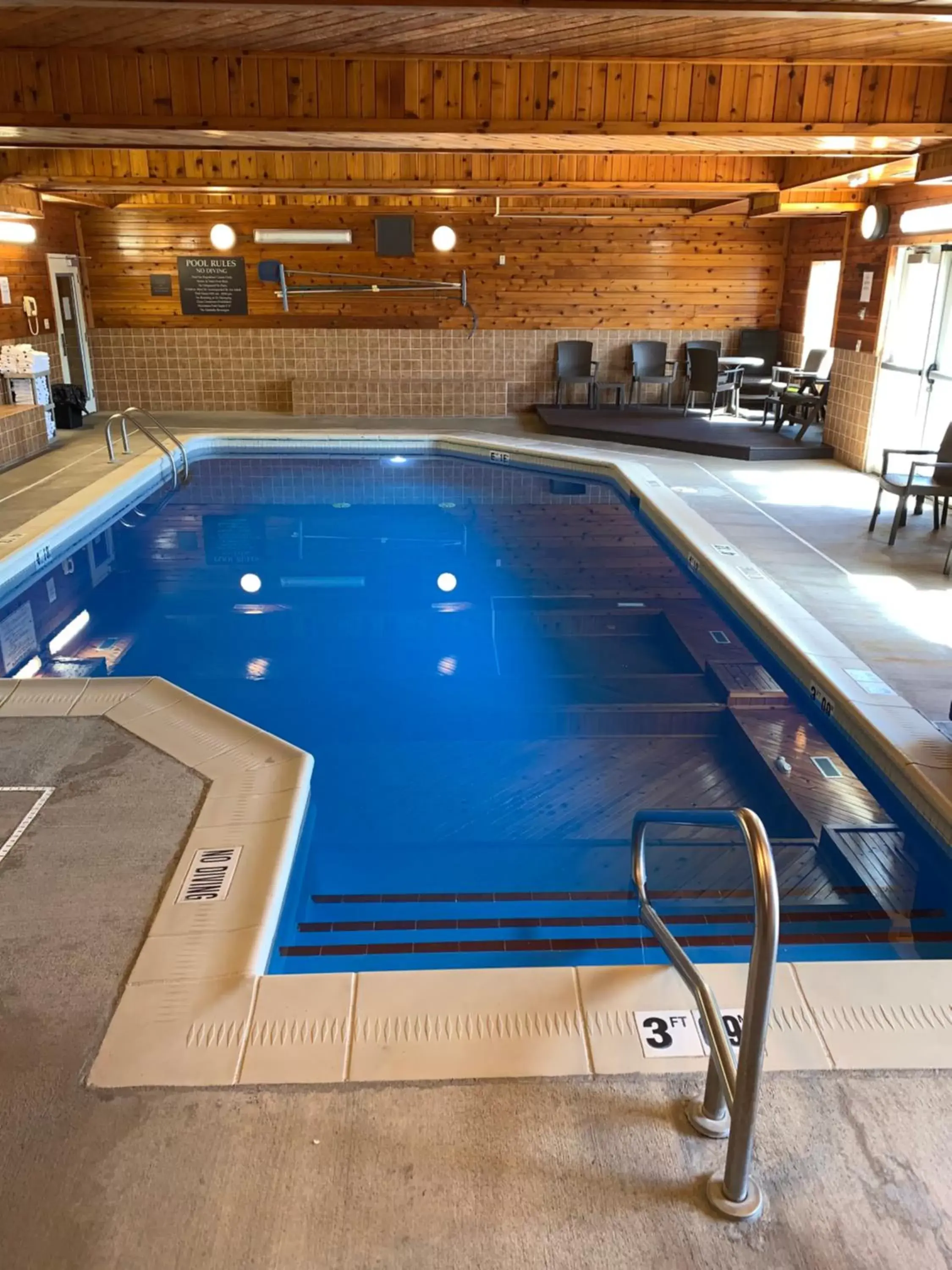 Swimming Pool in Comfort Suites Anchorage International Airport