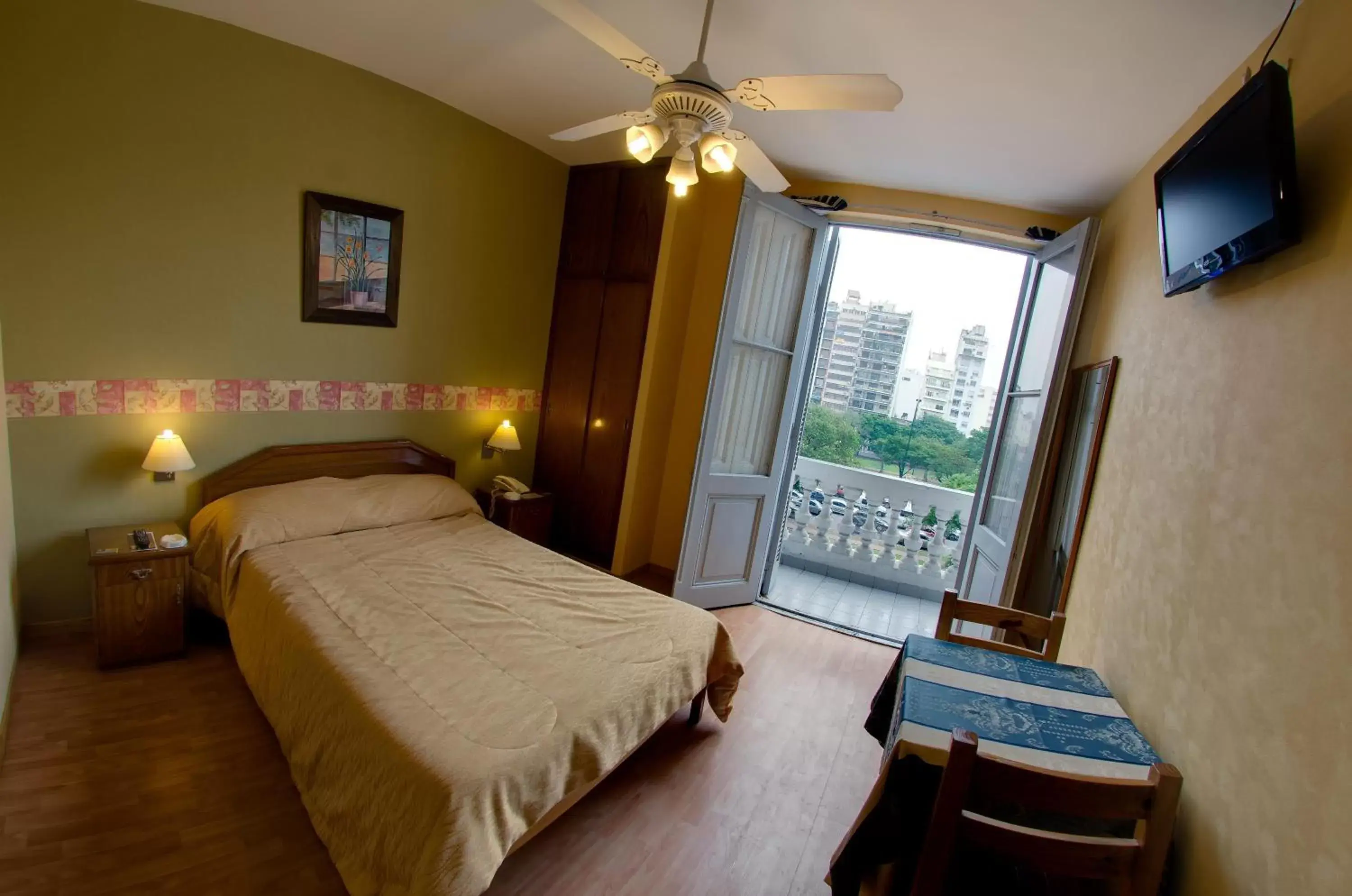 Balcony/Terrace, Bed in Hotel Internacional