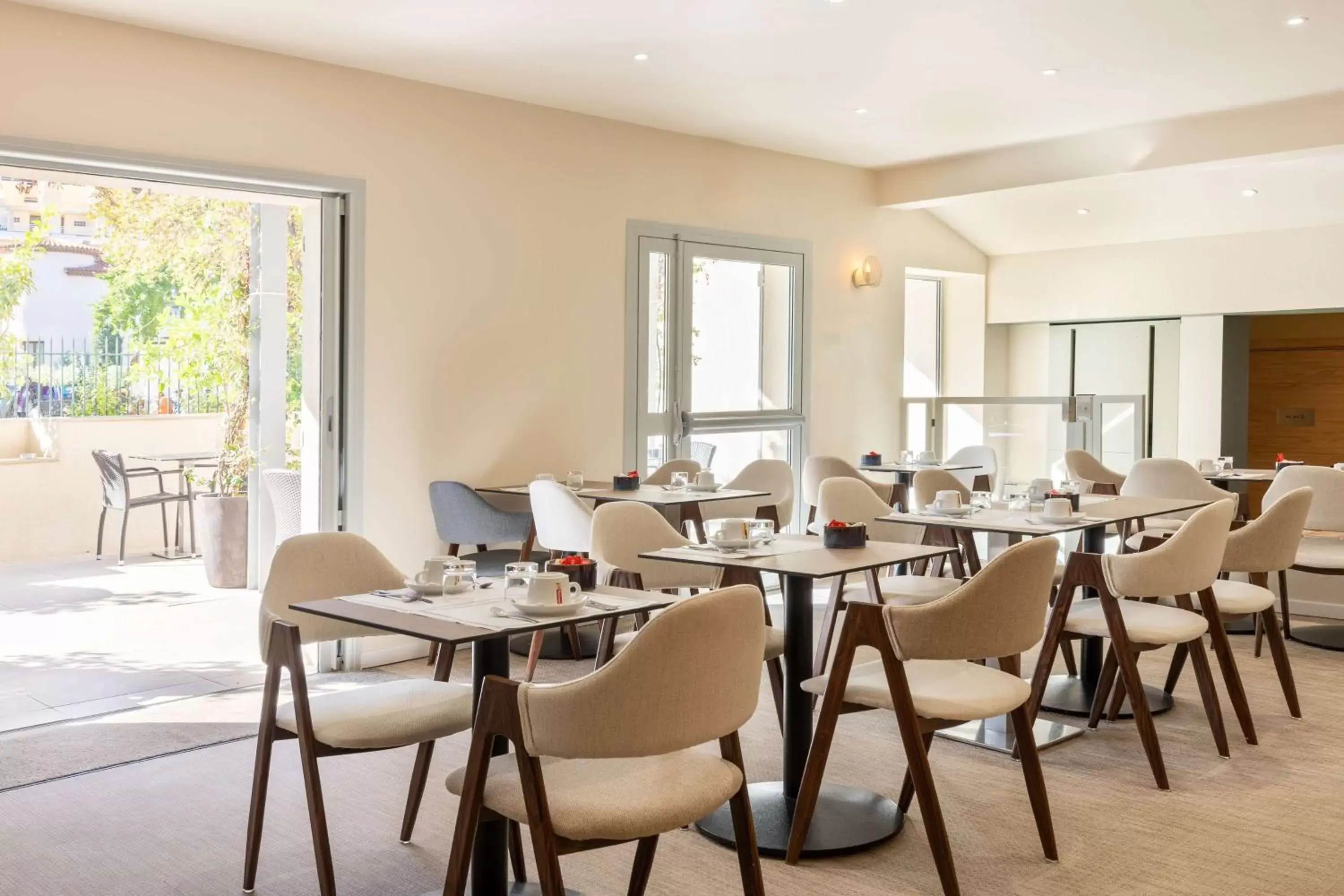 Breakfast, Restaurant/Places to Eat in Best Western Hotel & SPA Coeur De Cassis