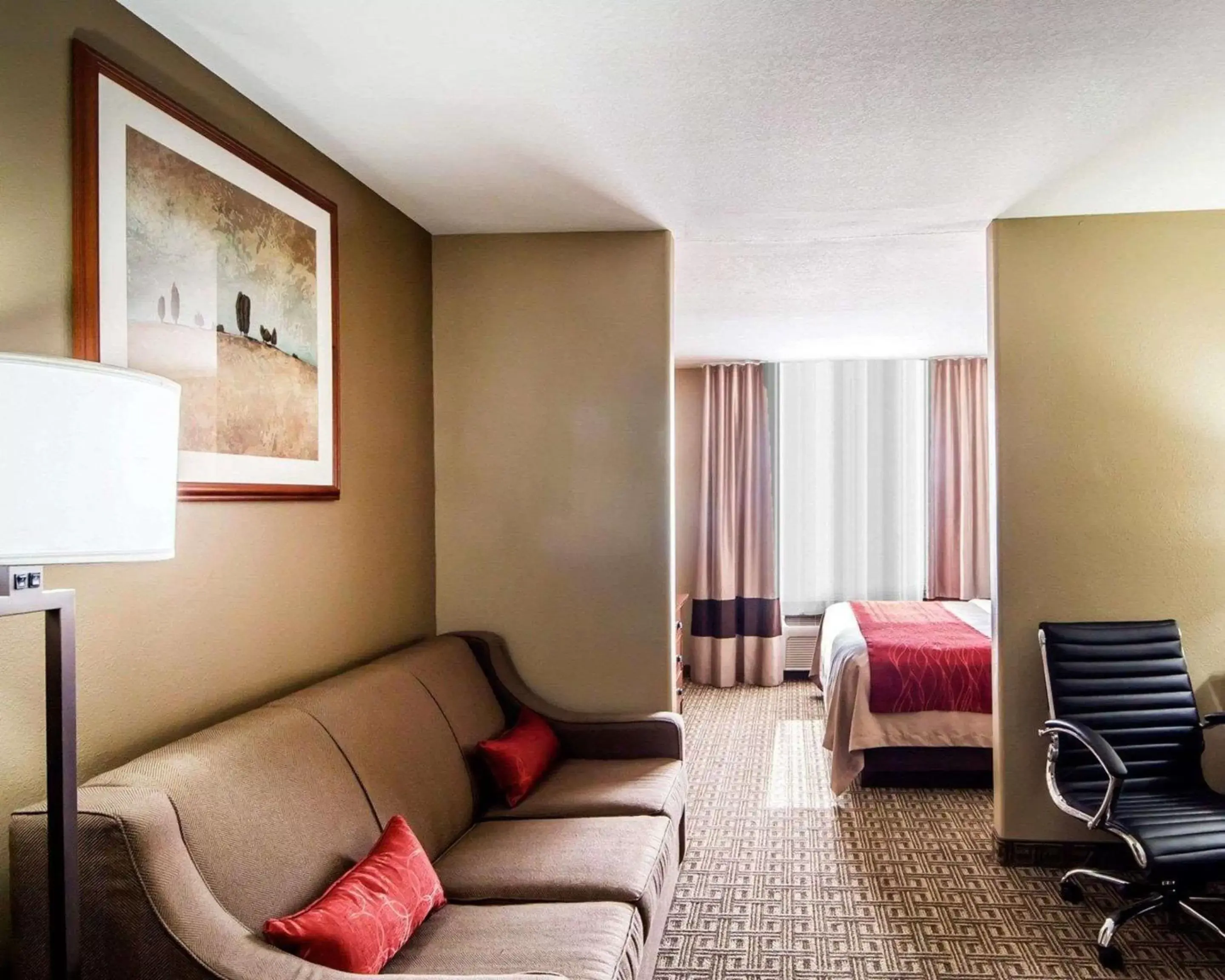Photo of the whole room, Seating Area in Comfort Inn & Suites Ponca City near Marland Mansion
