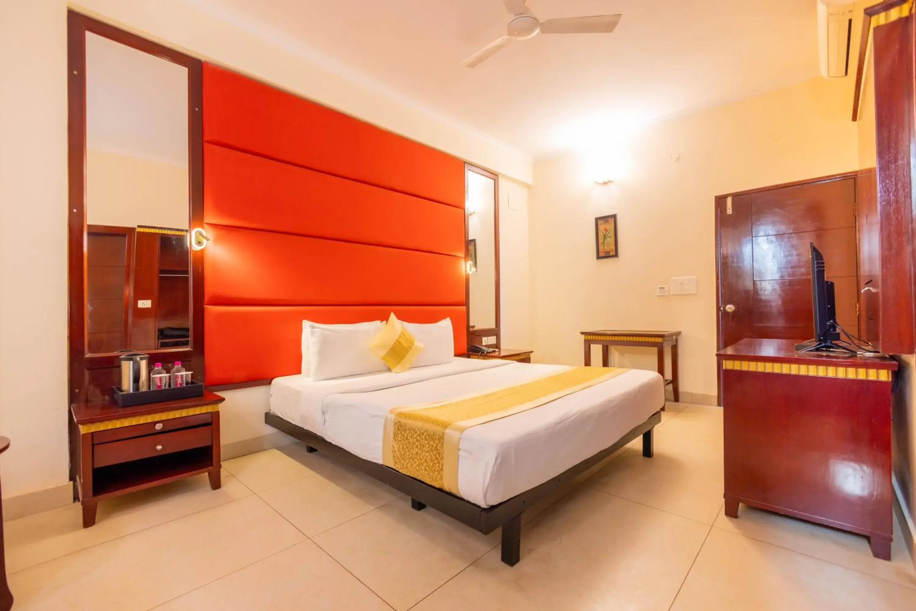 Bedroom, Bed in Hotel Clarks Inn Jaipur, Banipark