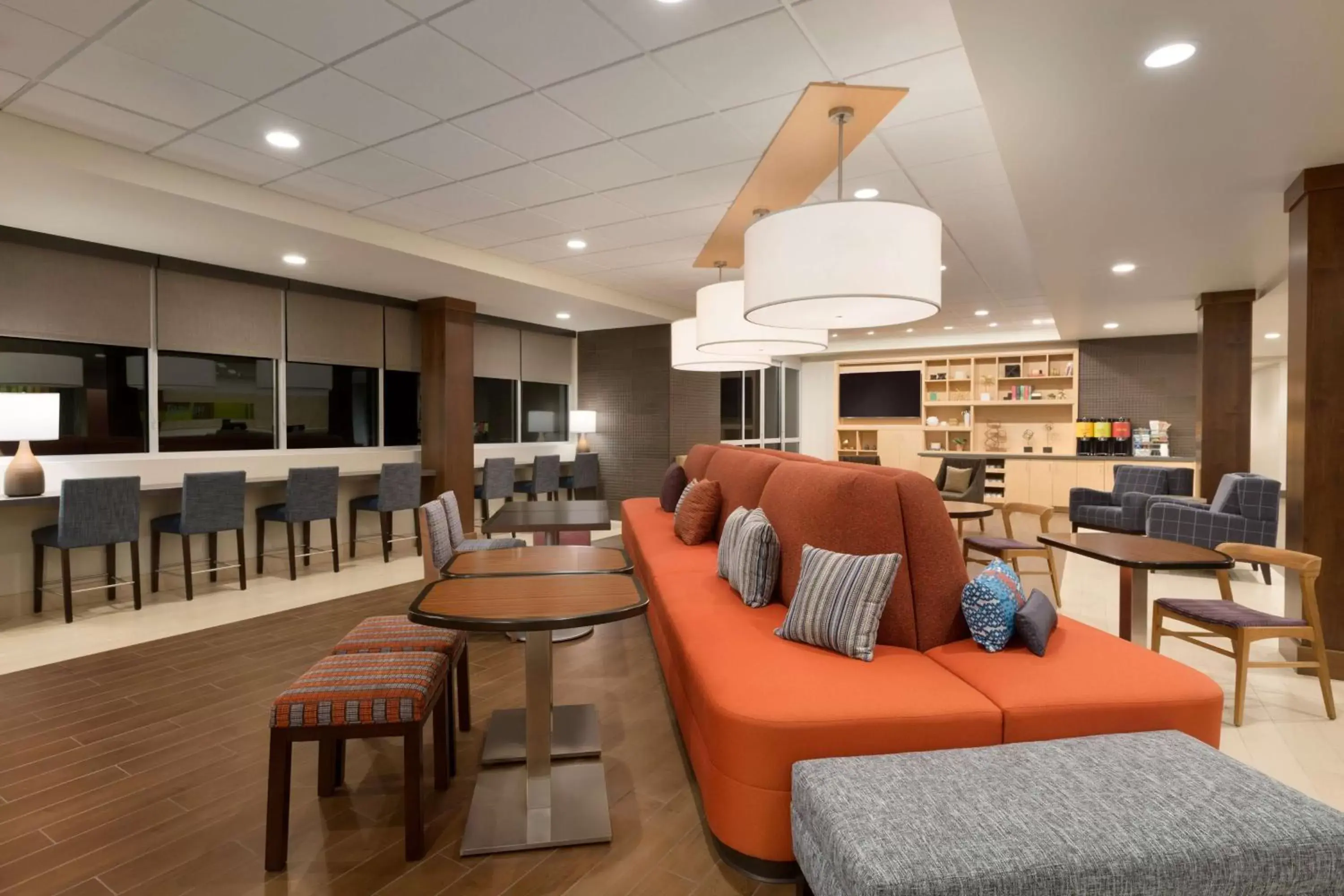 Lobby or reception, Lounge/Bar in Home2 Suites By Hilton Glendale Westgate