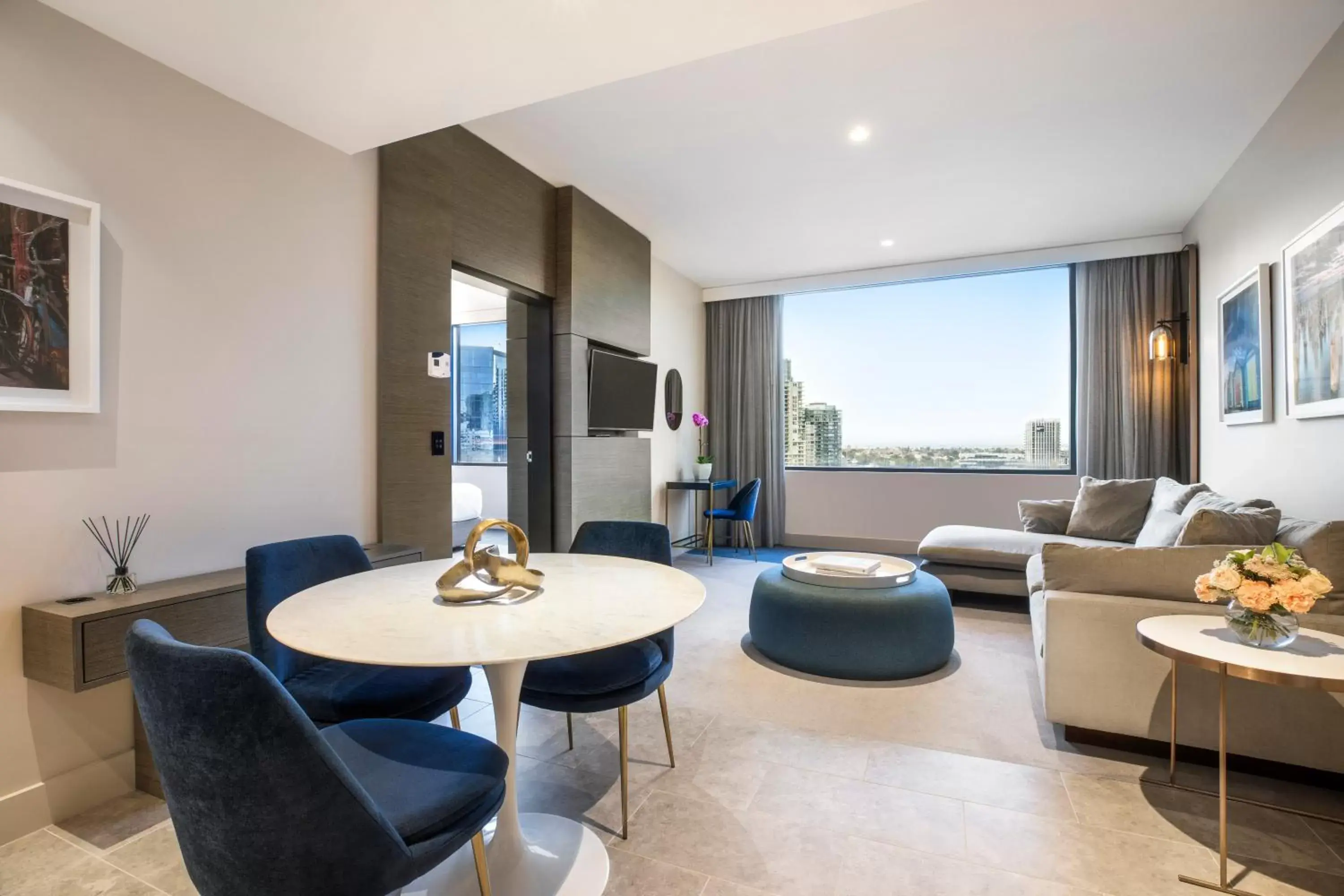 Photo of the whole room, Seating Area in Crowne Plaza Melbourne, an IHG Hotel