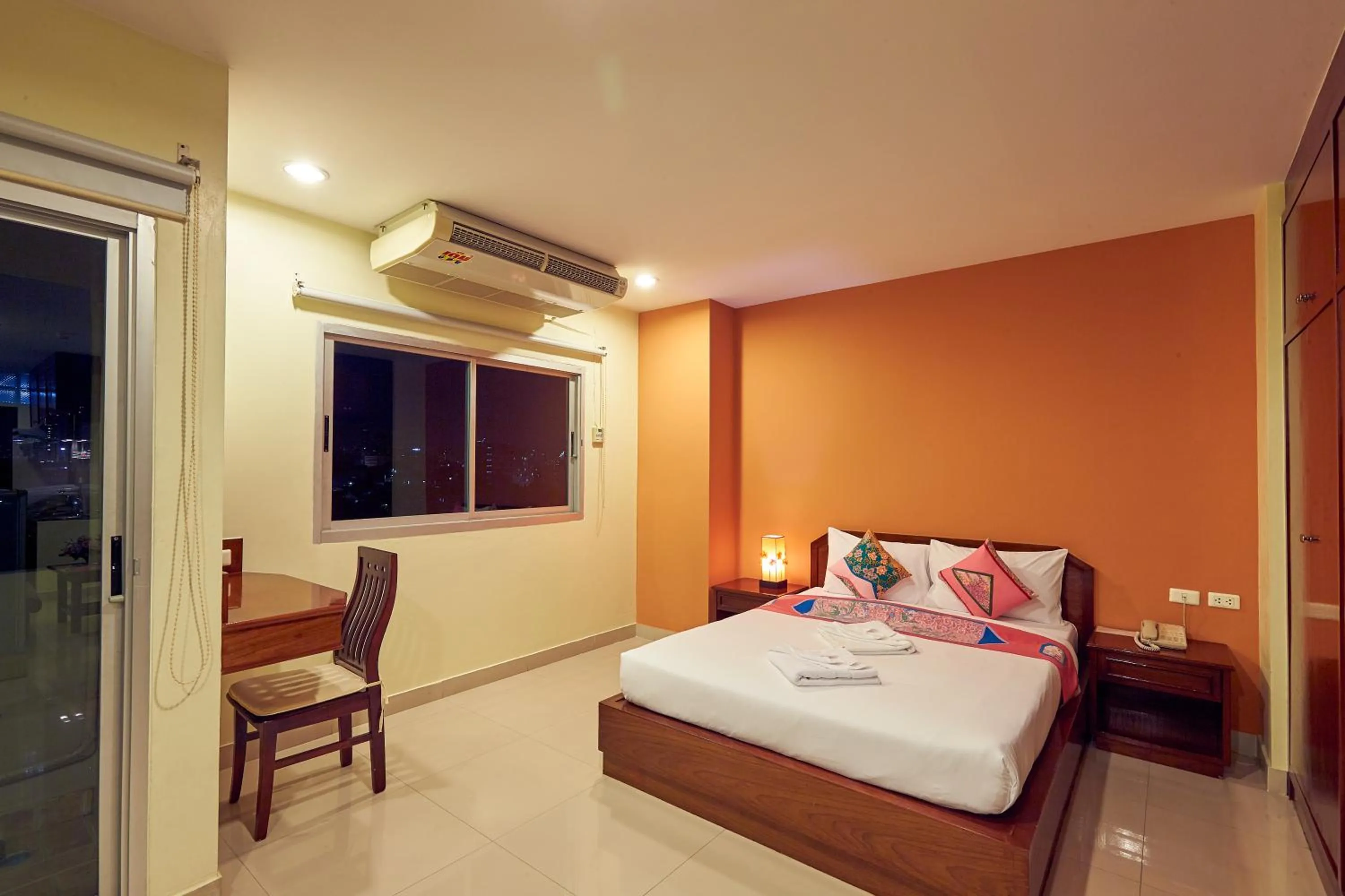 Photo of the whole room, Bed in Sivalai Place