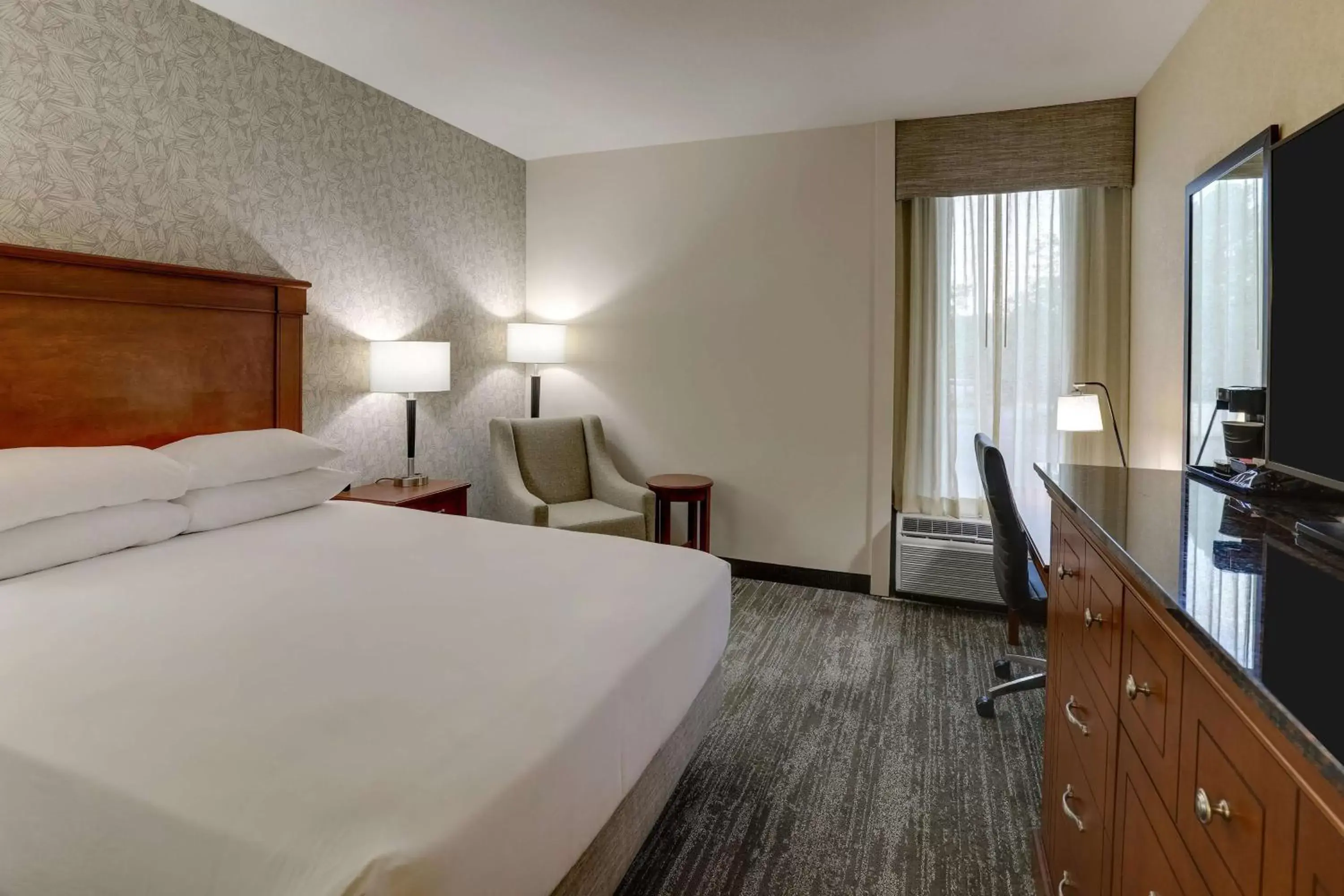 Bedroom, Bed in Drury Inn & Suites Atlanta Marietta