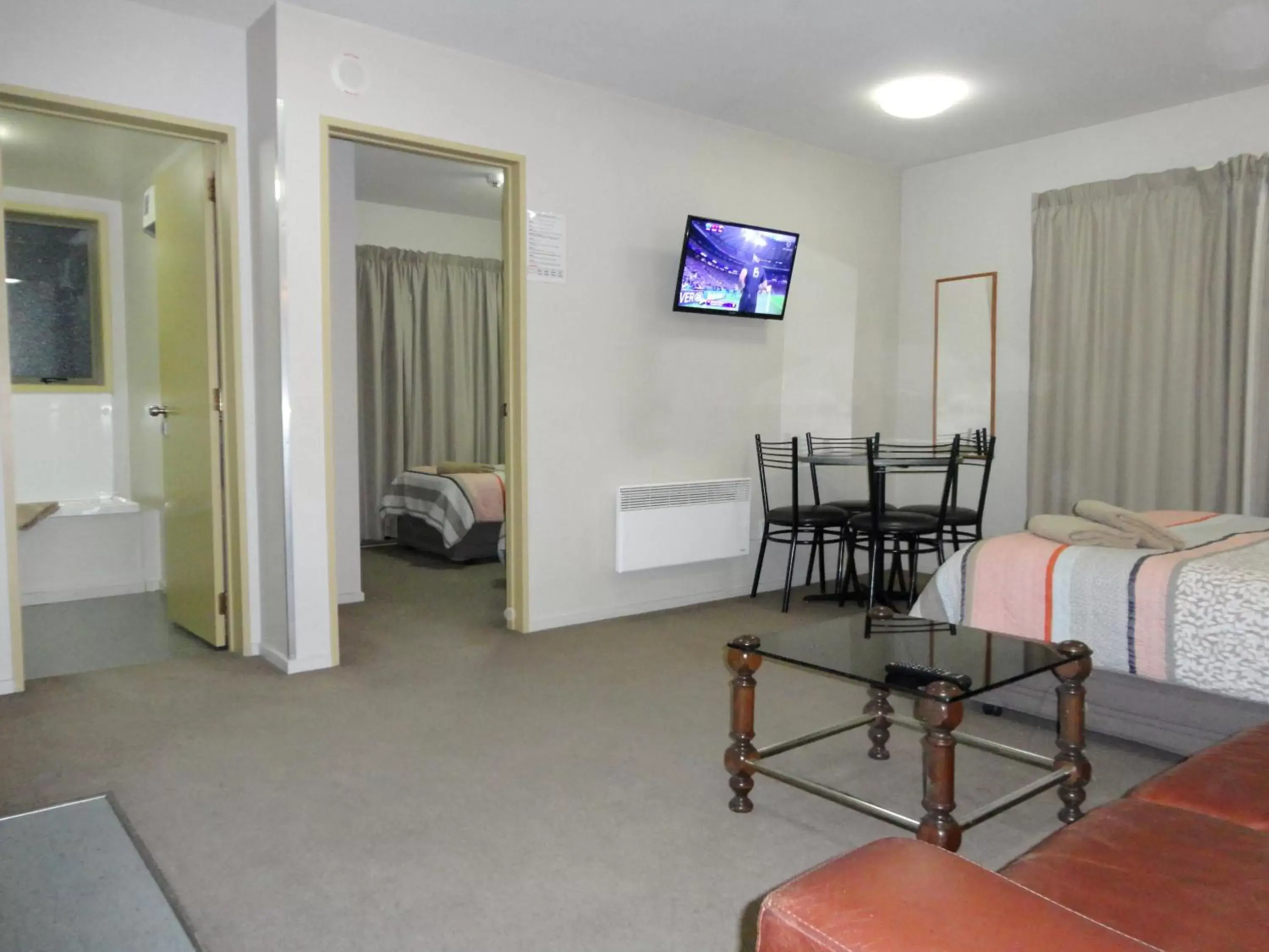 Living room, TV/Entertainment Center in Bealey Avenue Motel