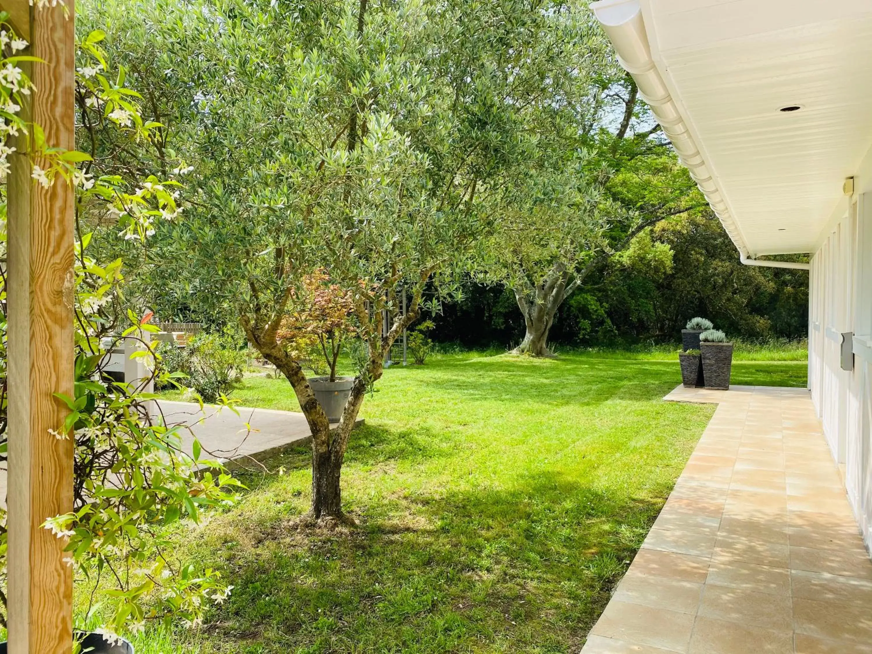 Garden in The Originals City, Hôtel Le Lodge, Bayonne Nord