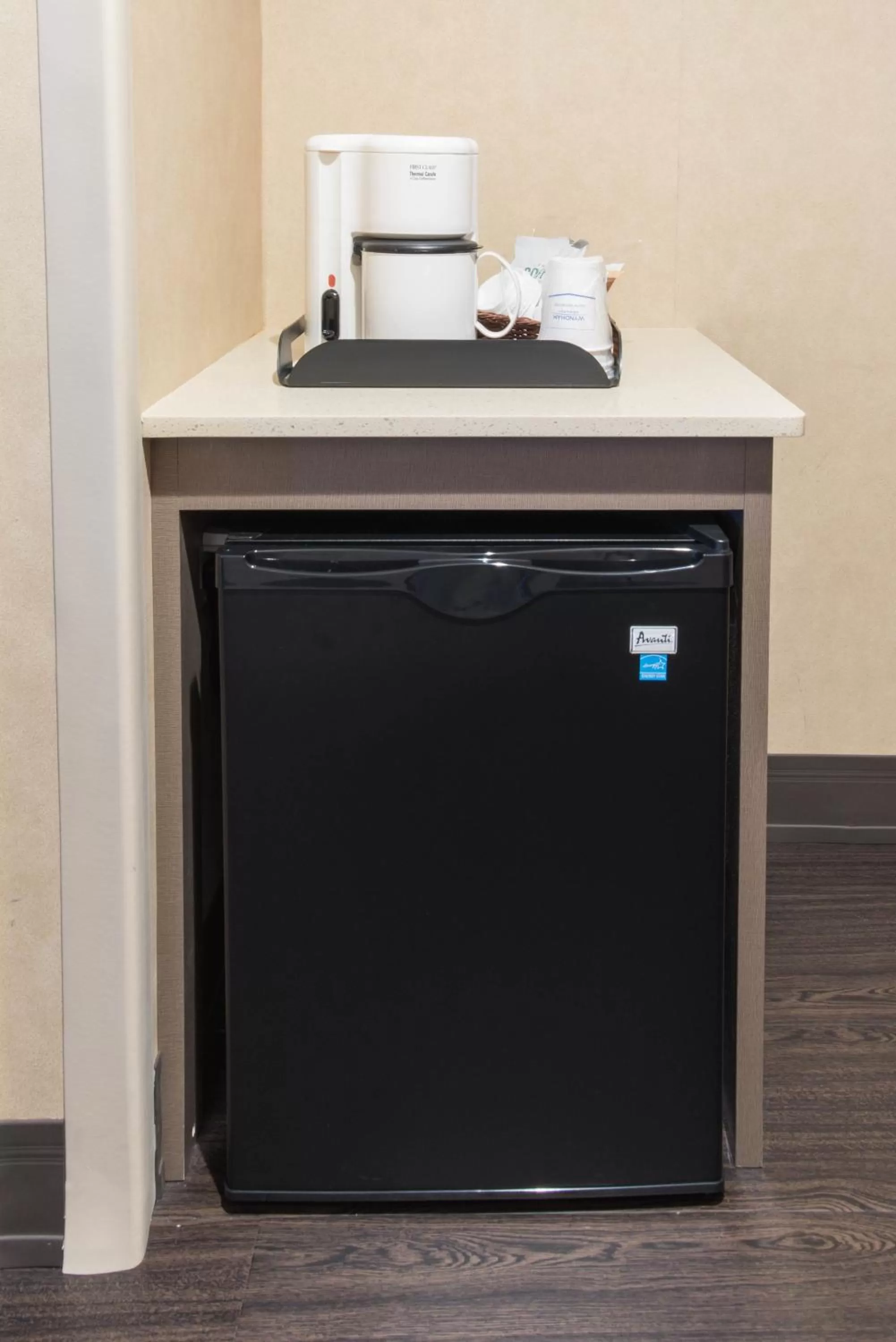 Coffee/tea facilities in Days Hotel by Wyndham Toms River Jersey Shore